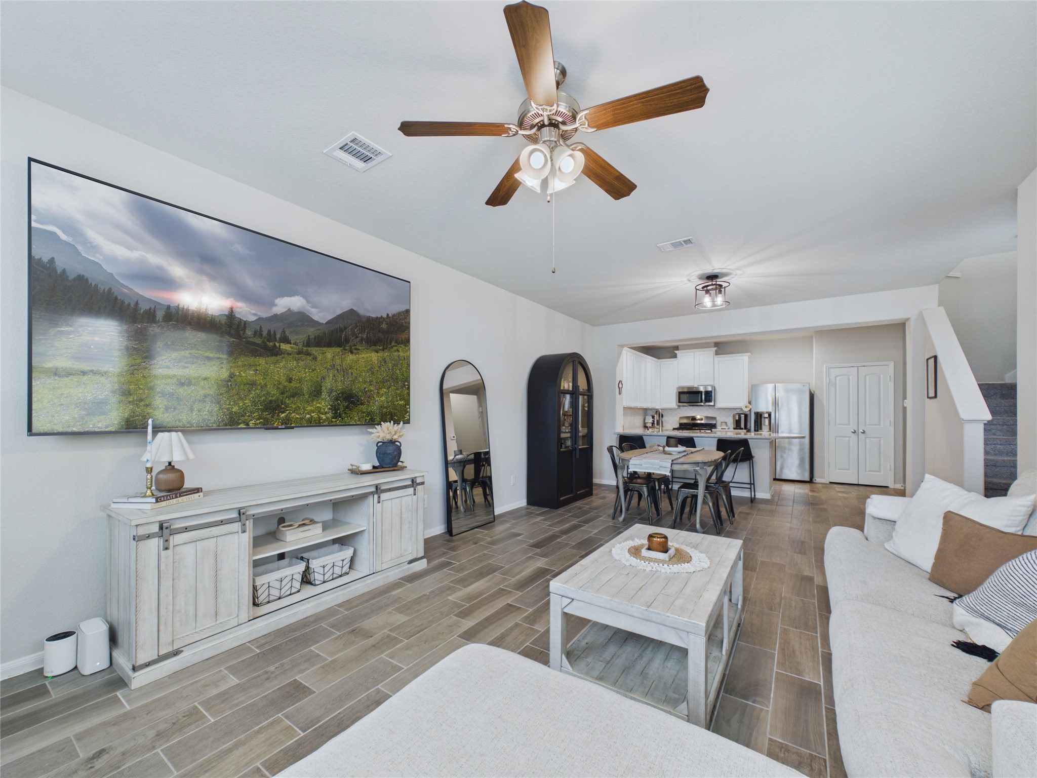 5530 Clarendon Hills Court Property Photo 1