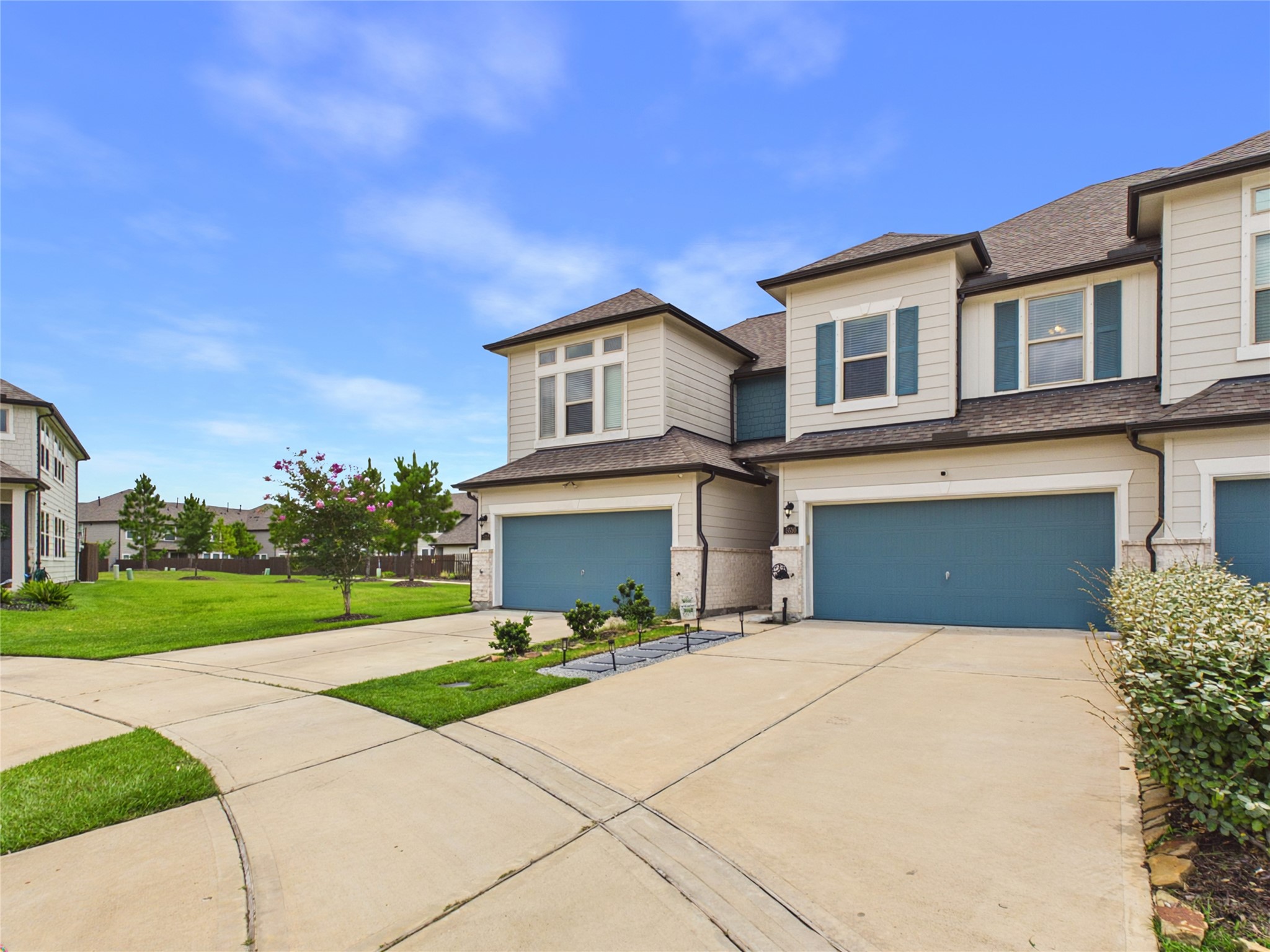 5530 Clarendon Hills Court Property Photo 4