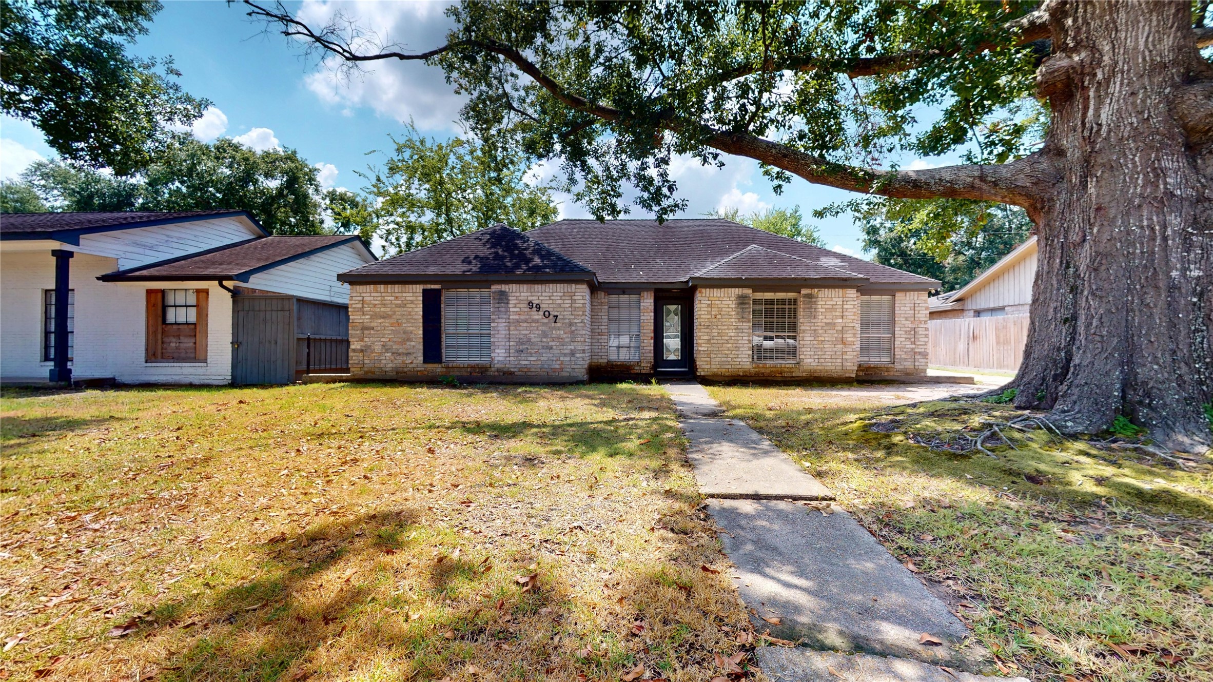 9907 Greencreek Drive Property Photo 3