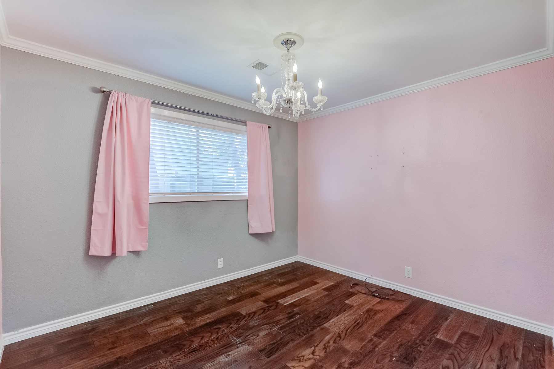 215 W 34th Street Property Photo 14