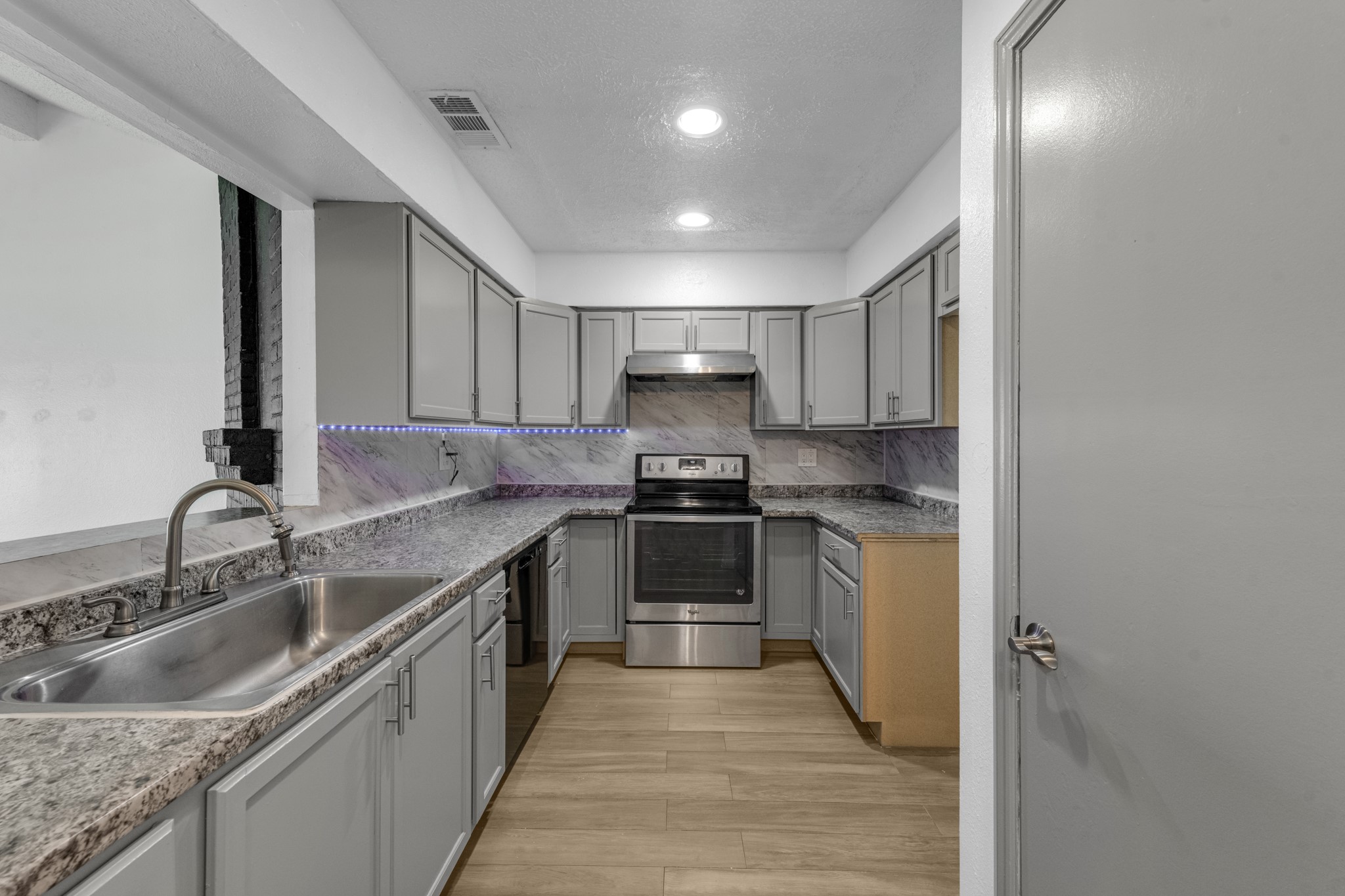13835 Walnut Hollow Lane Property Photo 4