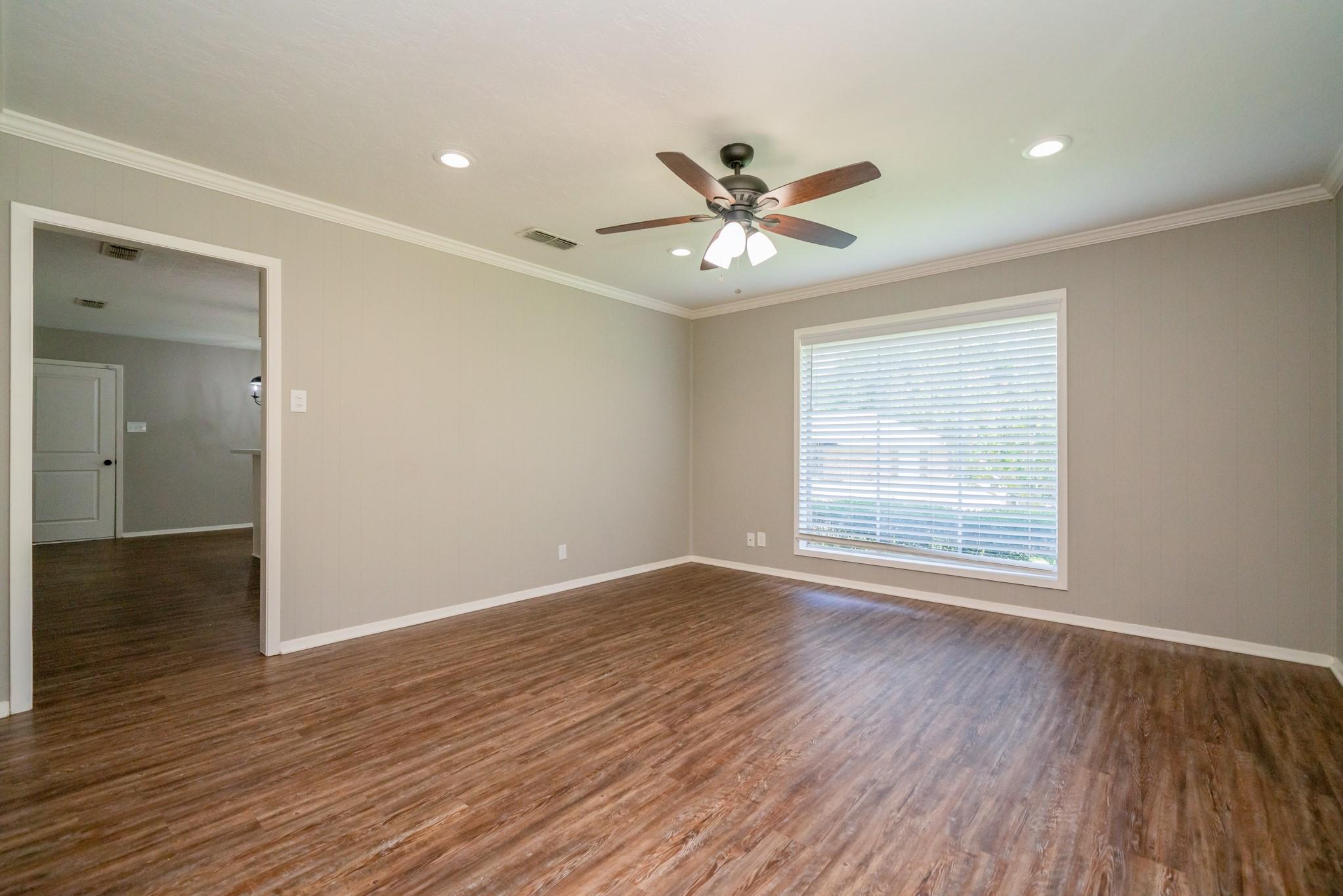 317 E Robinwood Property Photo 19