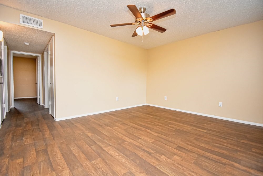 1308 Jacksonville Dr Property Photo 6