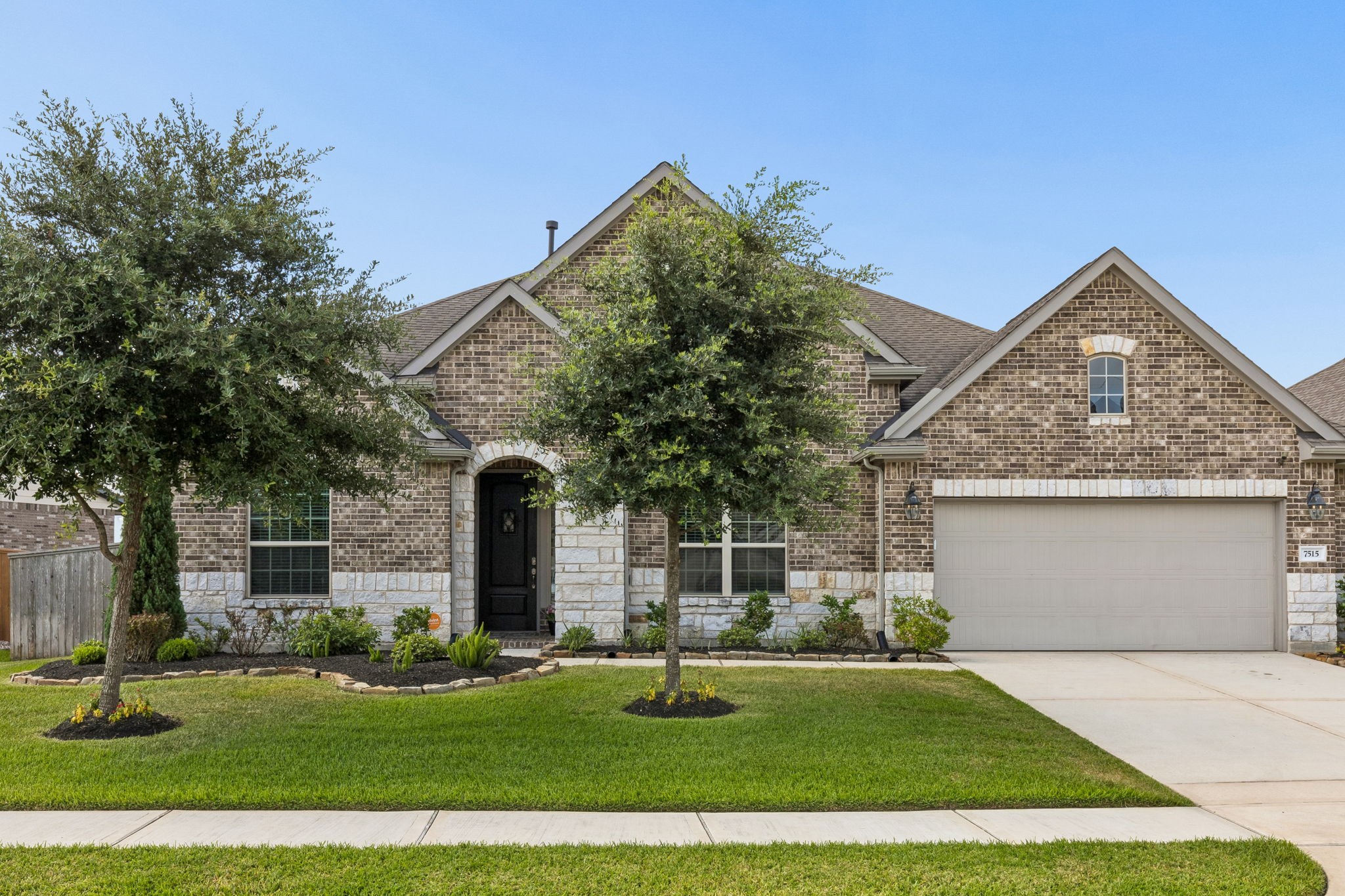 7515 Windsong Bend Road Property Photo 1