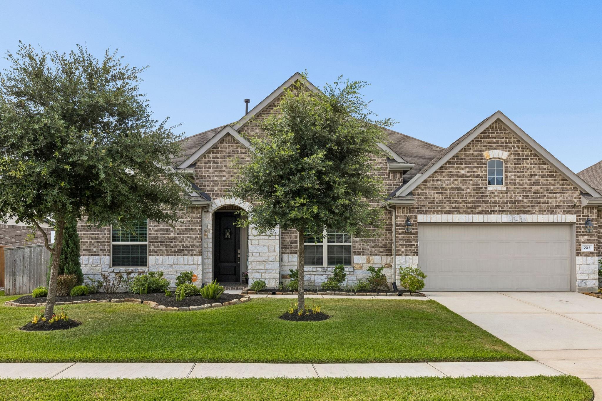7515 Windsong Bend Road Property Photo 1