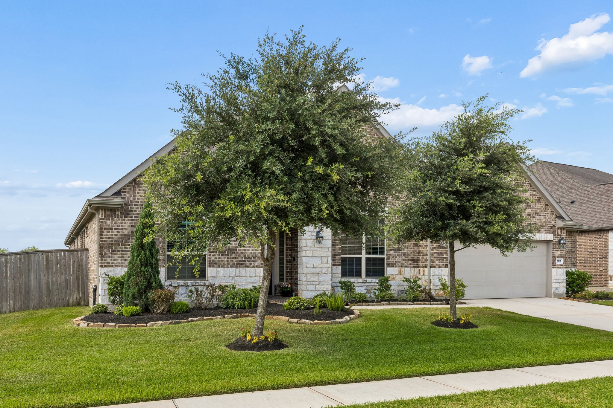 7515 Windsong Bend Road Property Photo 2