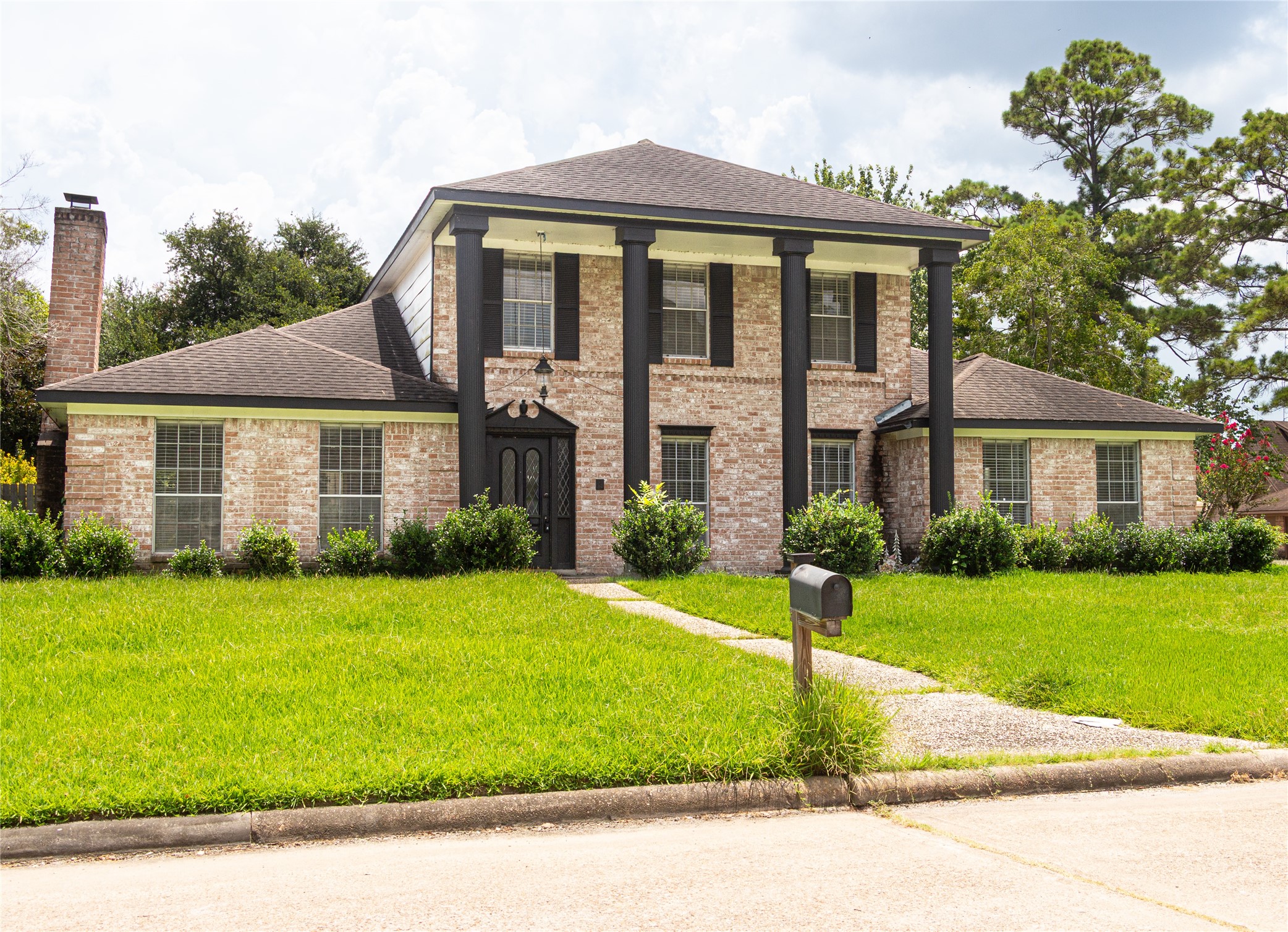 8002 Hurst Forest Drive Property Photo