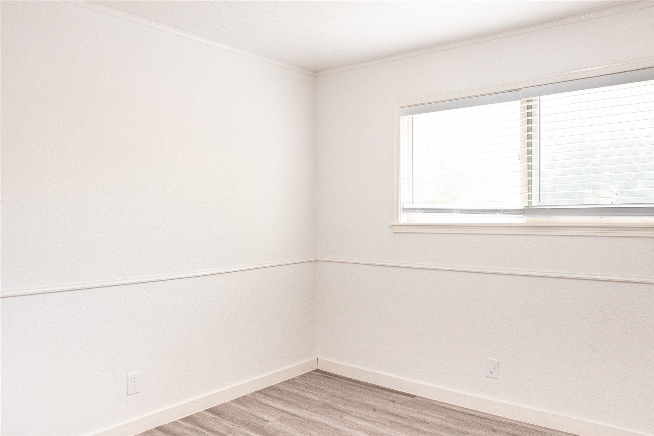 8002 Hurst Forest Drive Property Photo 10
