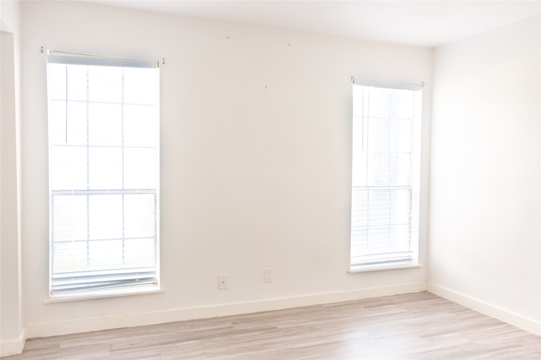 8002 Hurst Forest Drive Property Photo 12