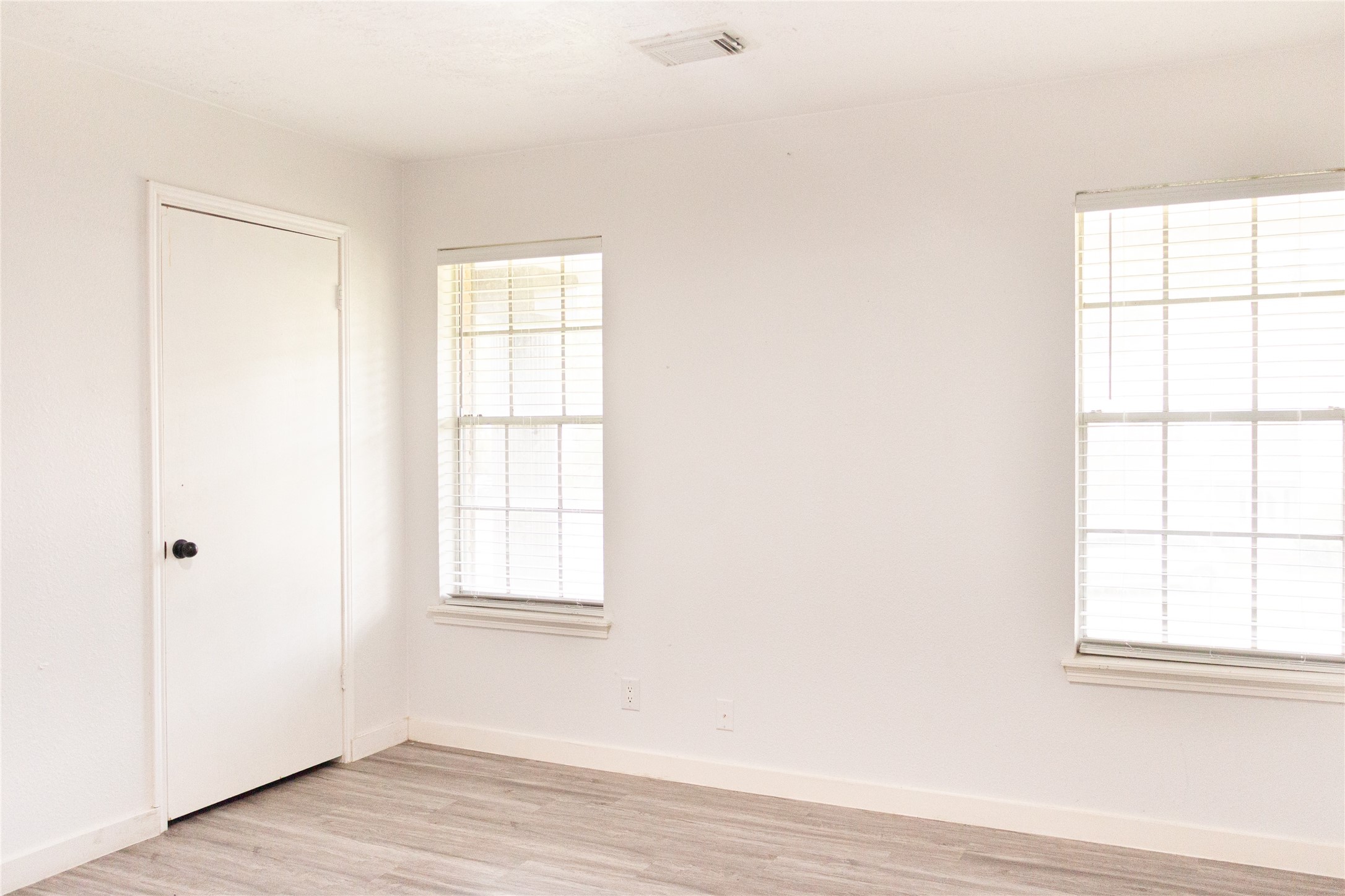 8002 Hurst Forest Drive Property Photo 23