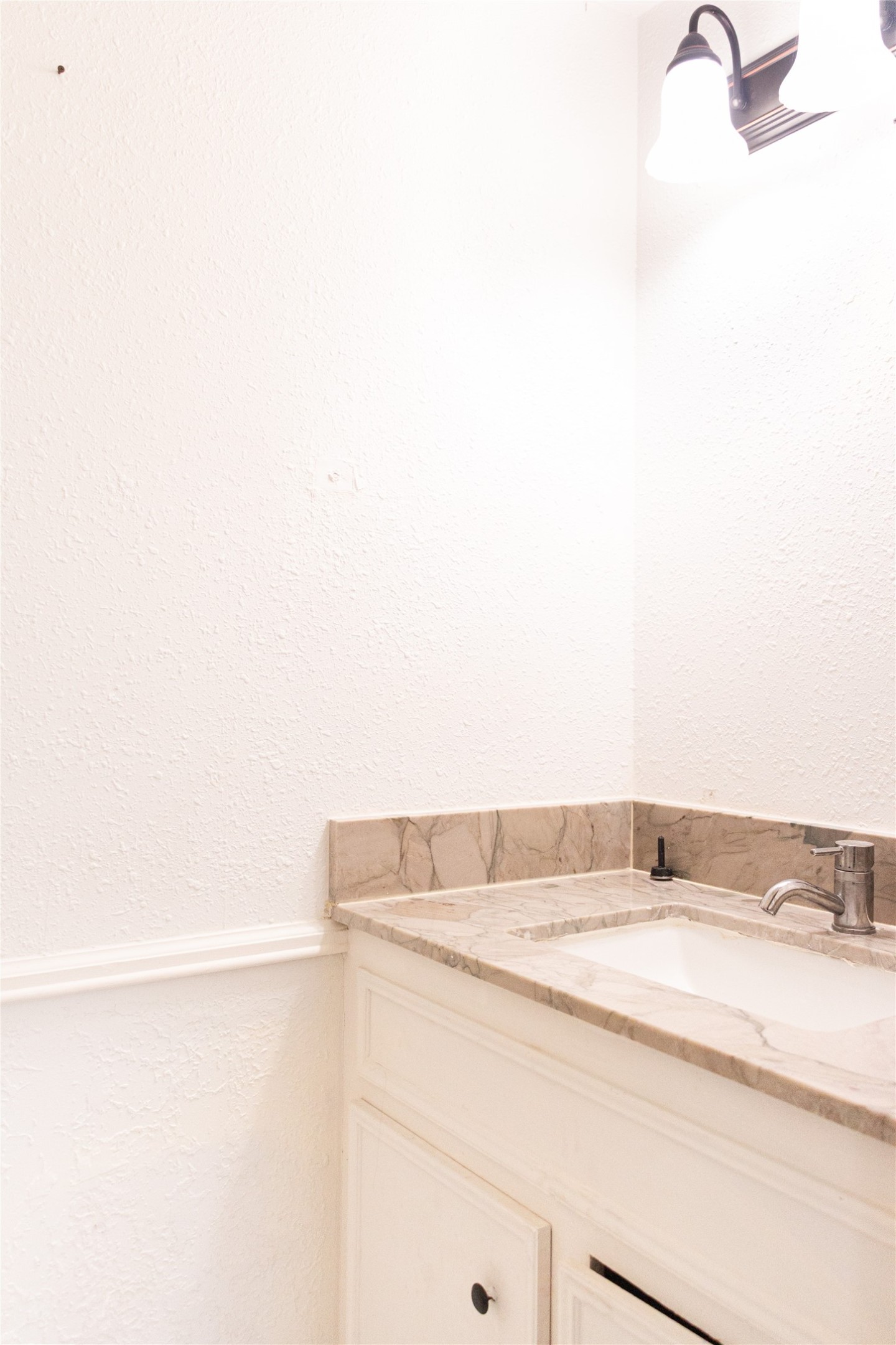 8002 Hurst Forest Drive Property Photo 29