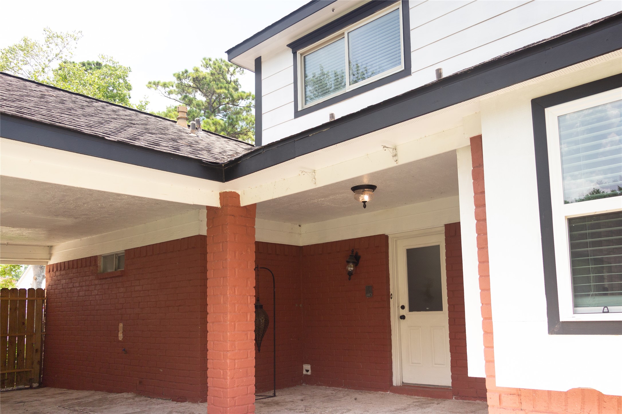 8002 Hurst Forest Drive Property Photo 31