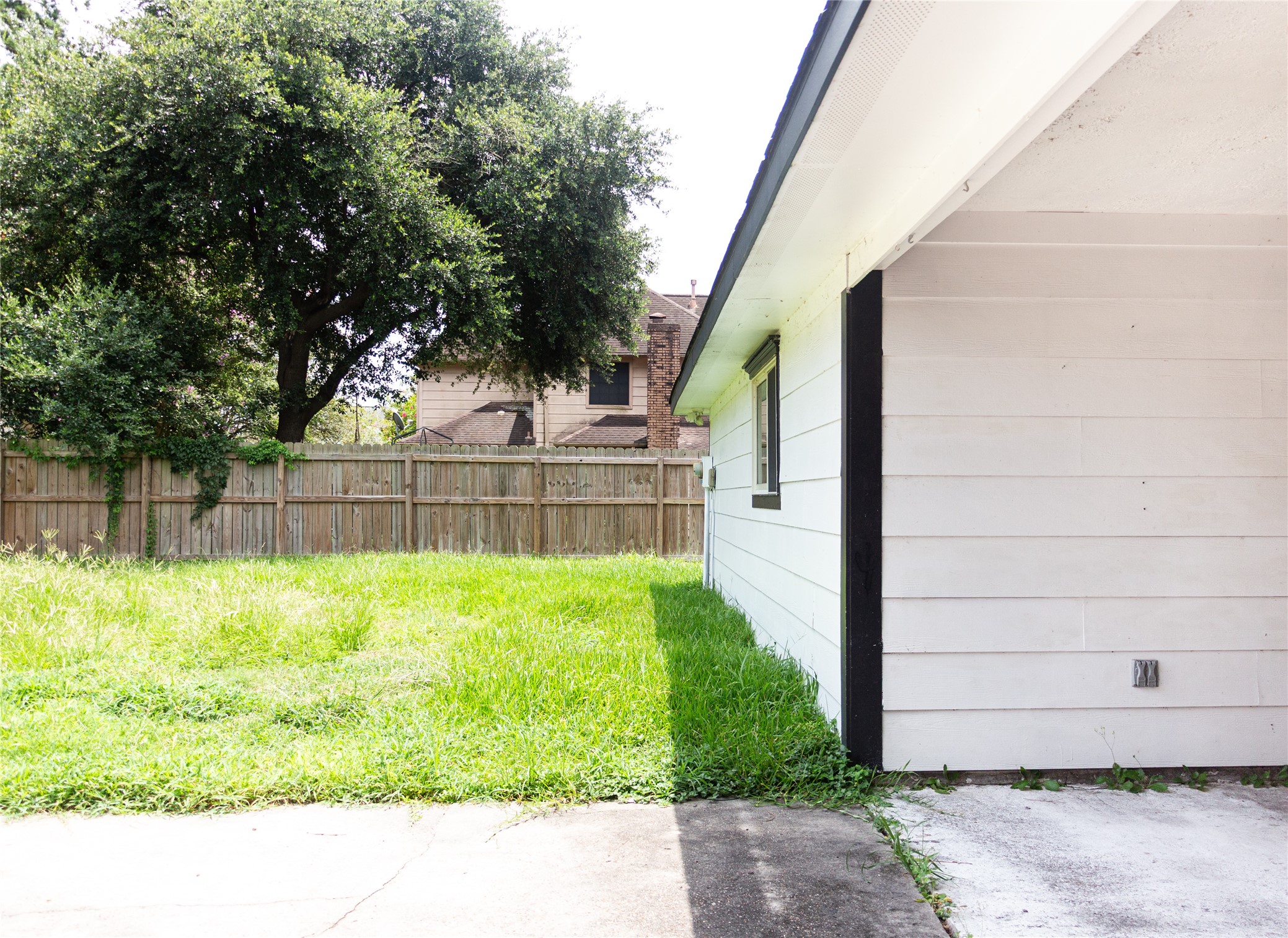 8002 Hurst Forest Drive Property Photo 36