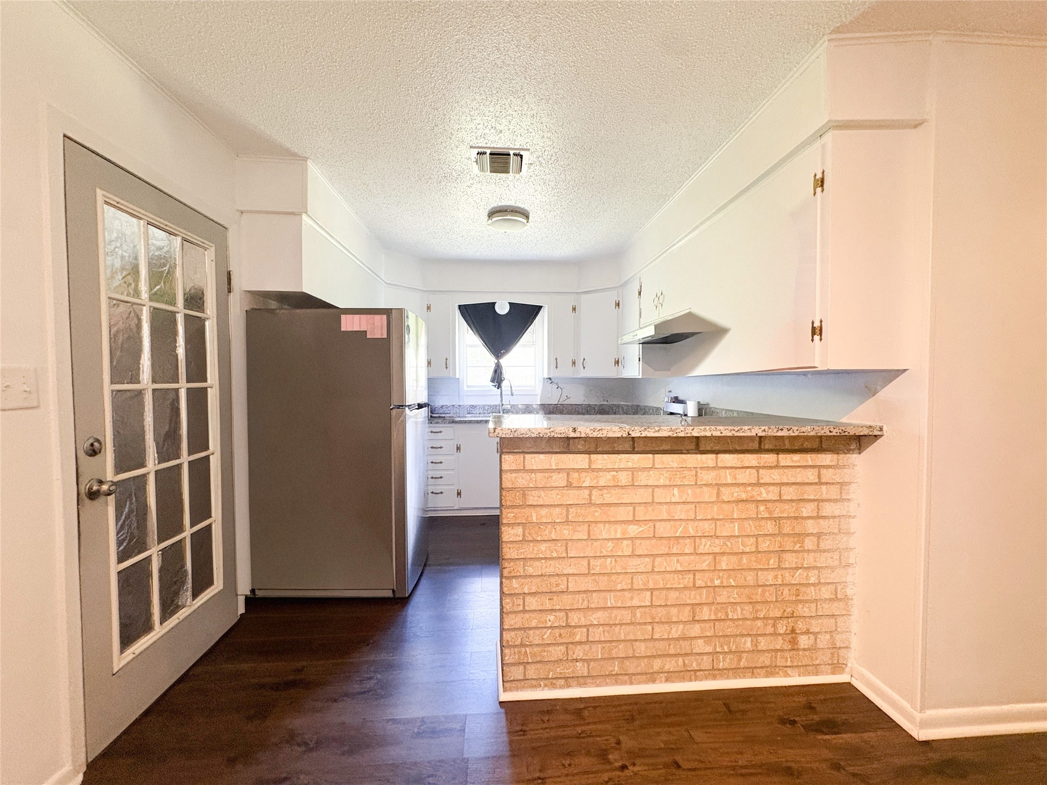 409 La Bradford Drive Property Photo 6