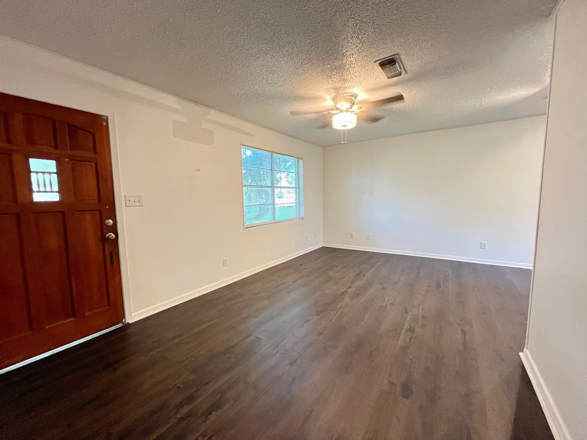 409 La Bradford Drive Property Photo 8