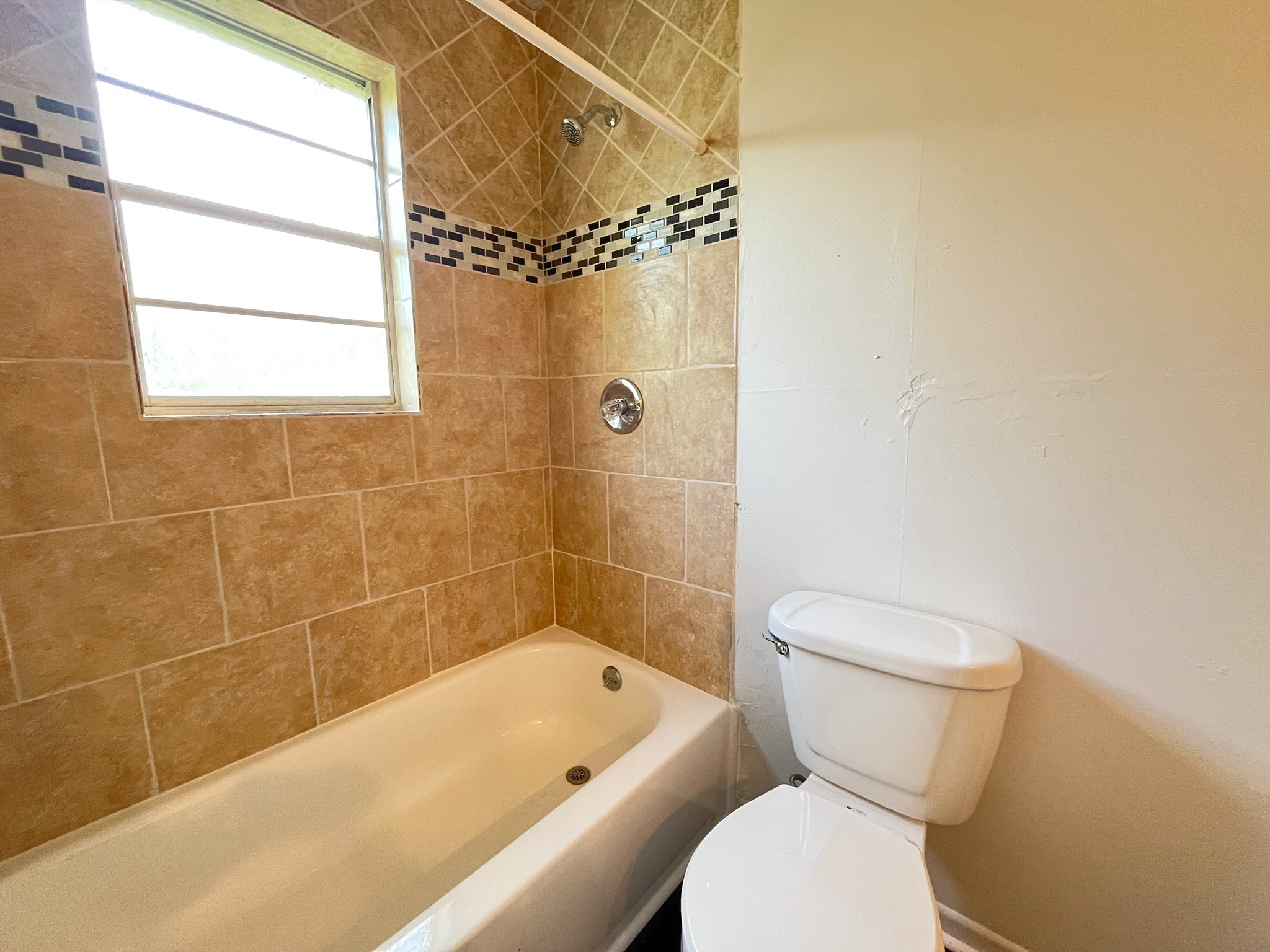 409 La Bradford Drive Property Photo 10