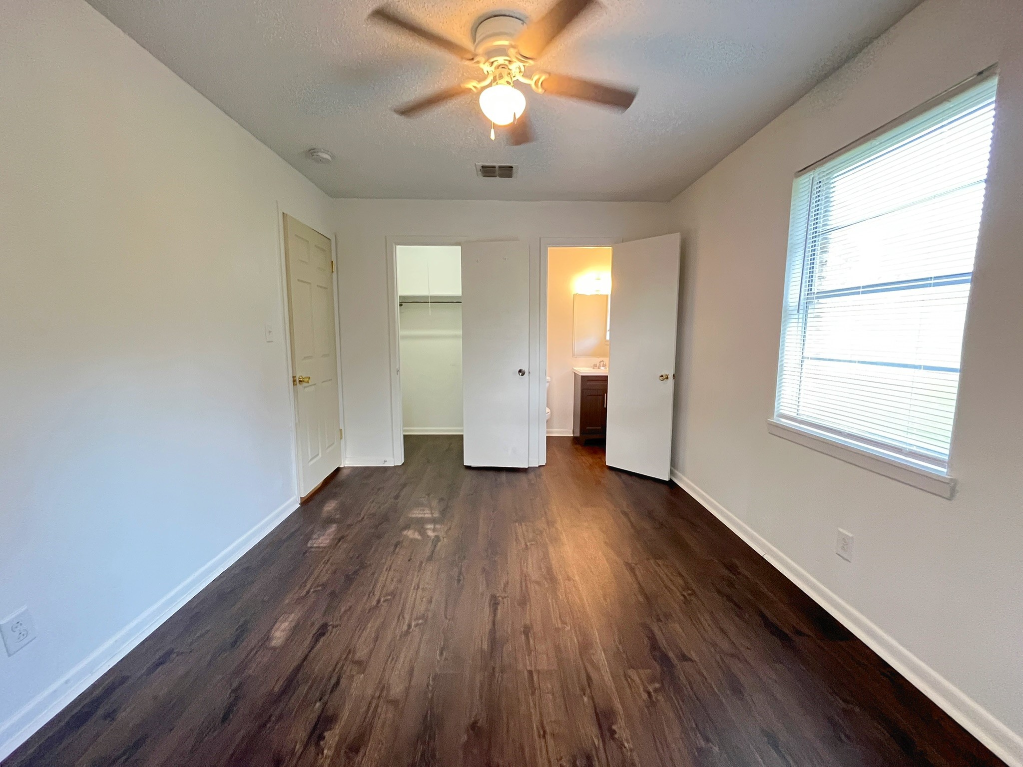 409 La Bradford Drive Property Photo 13