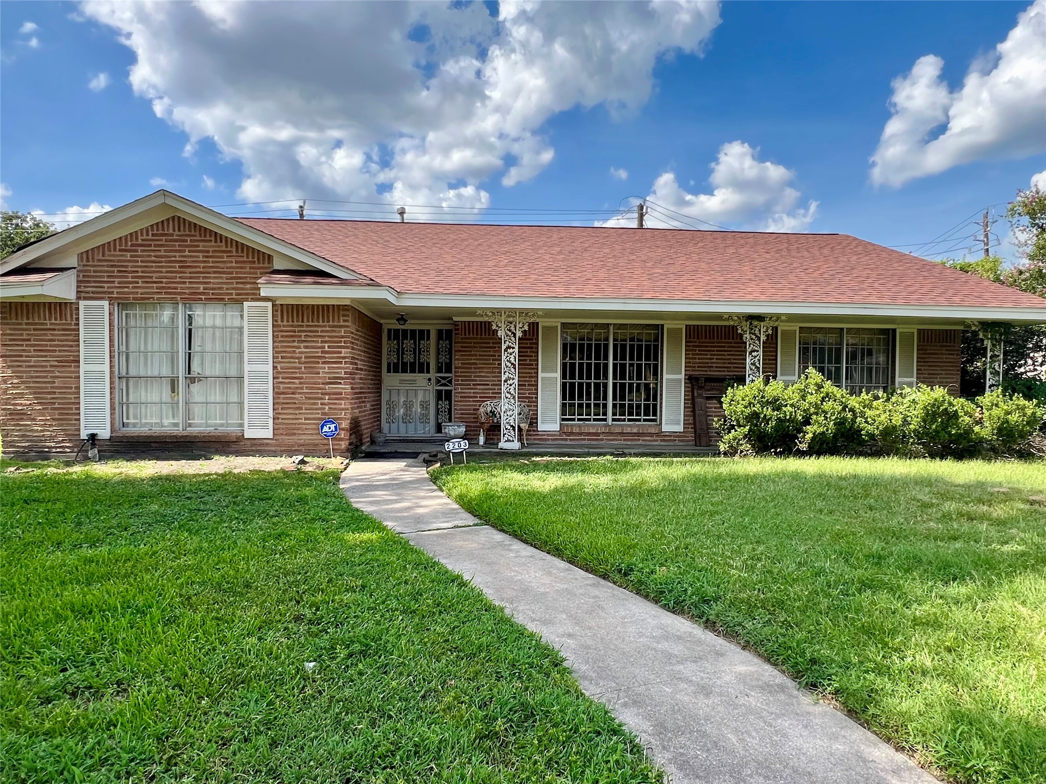 2203 Droxford Drive Property Photo 2