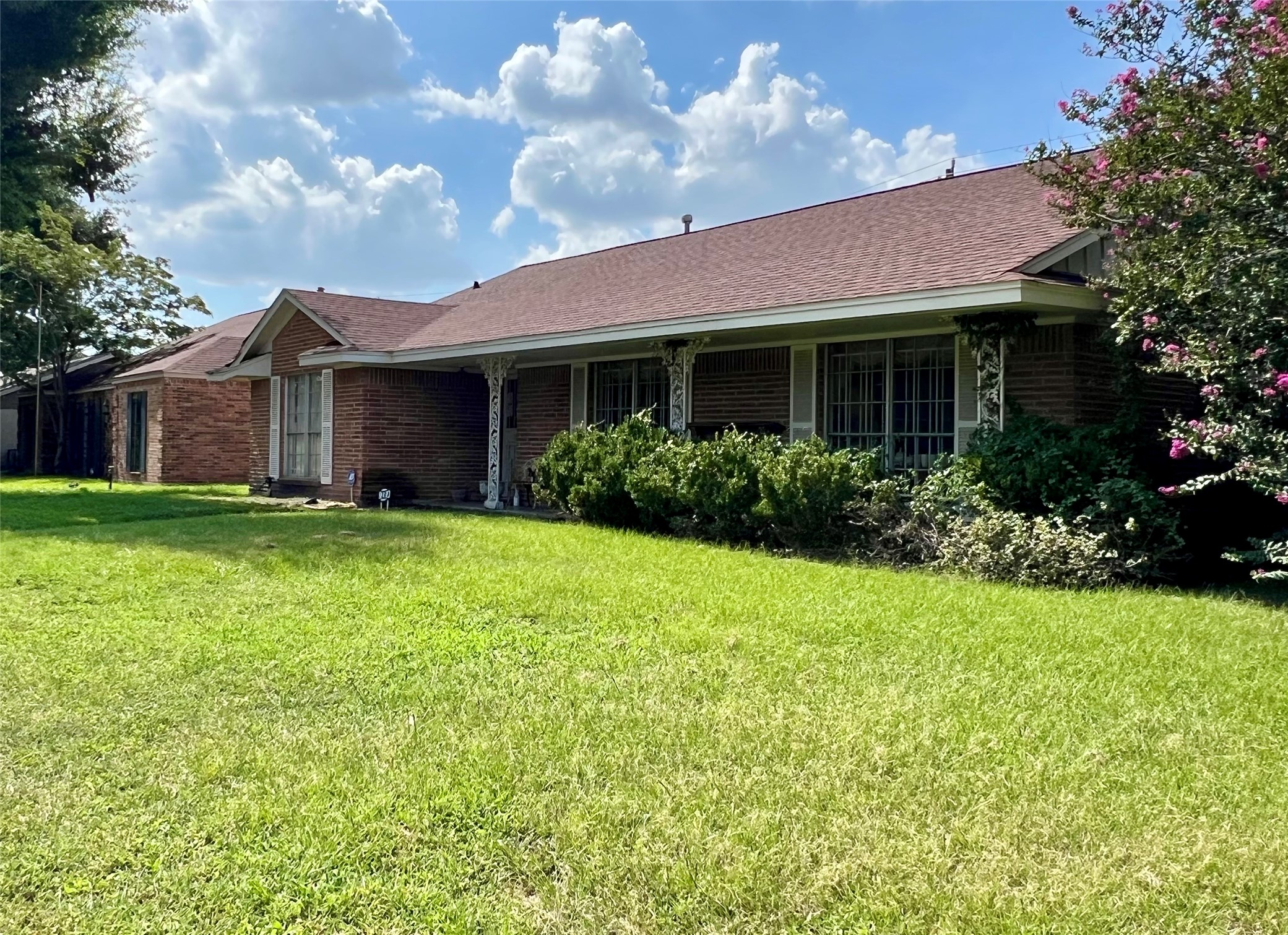 2203 Droxford Drive Property Photo 3