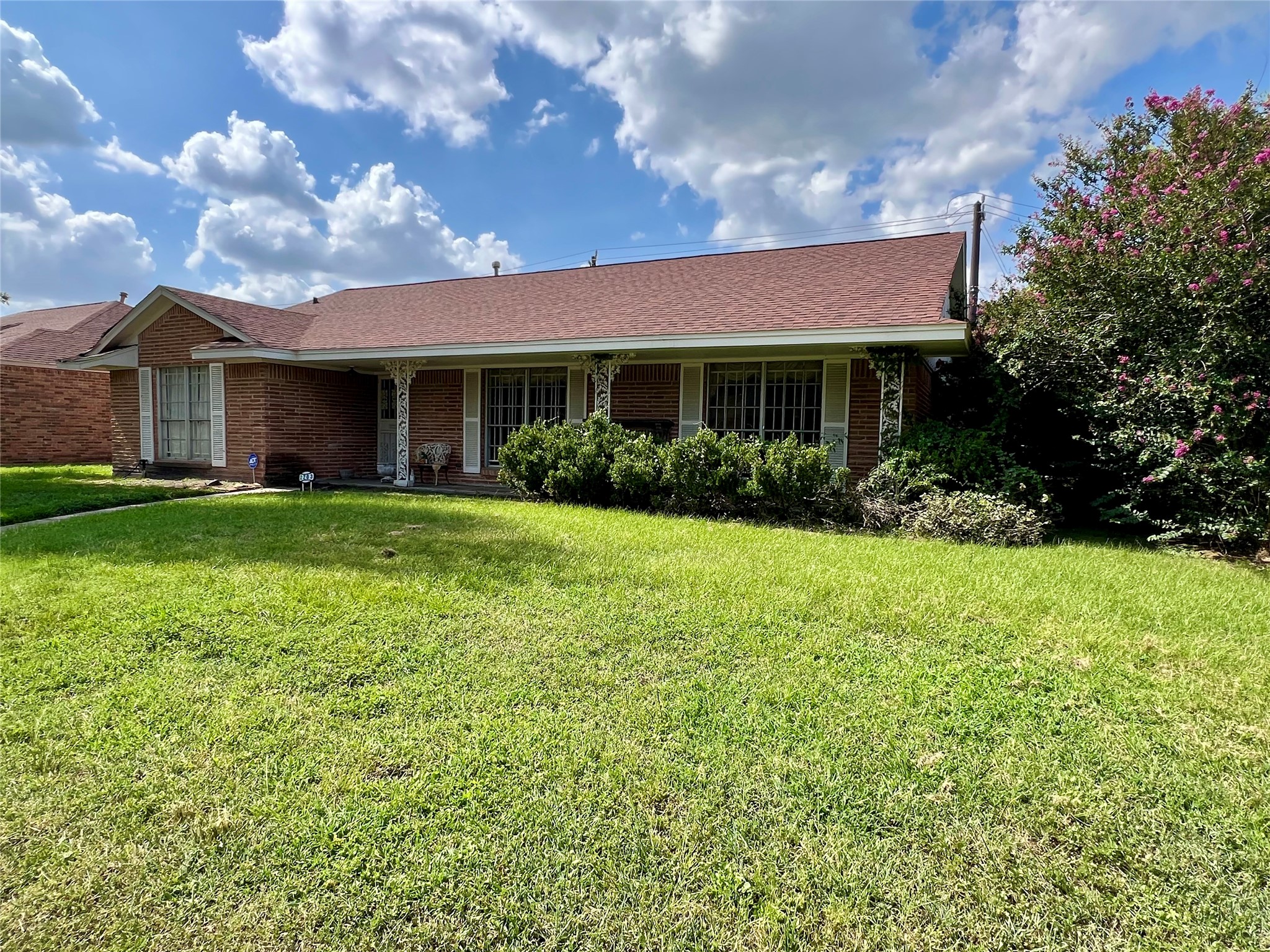 2203 Droxford Drive Property Photo 4