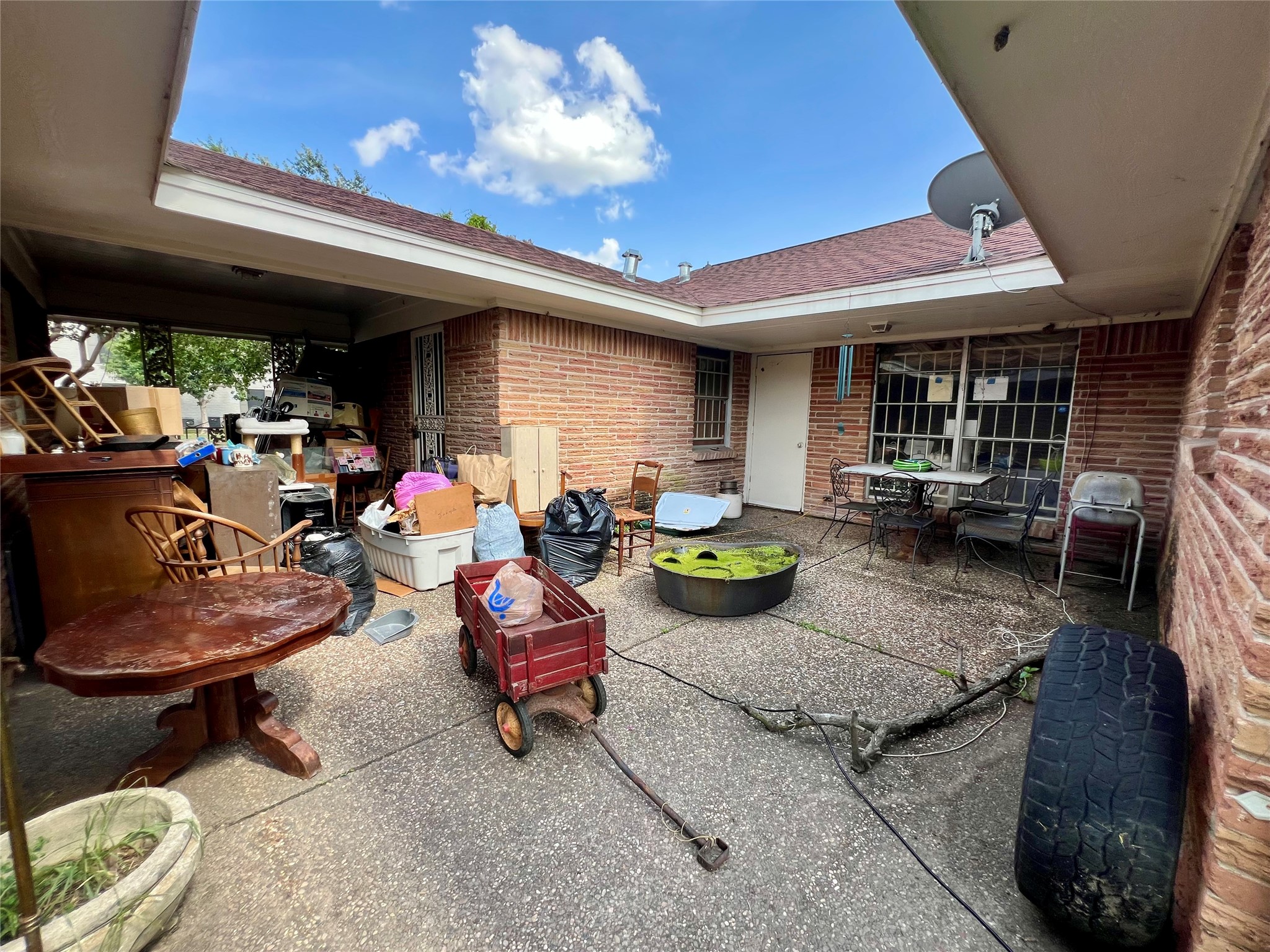 2203 Droxford Drive Property Photo 7