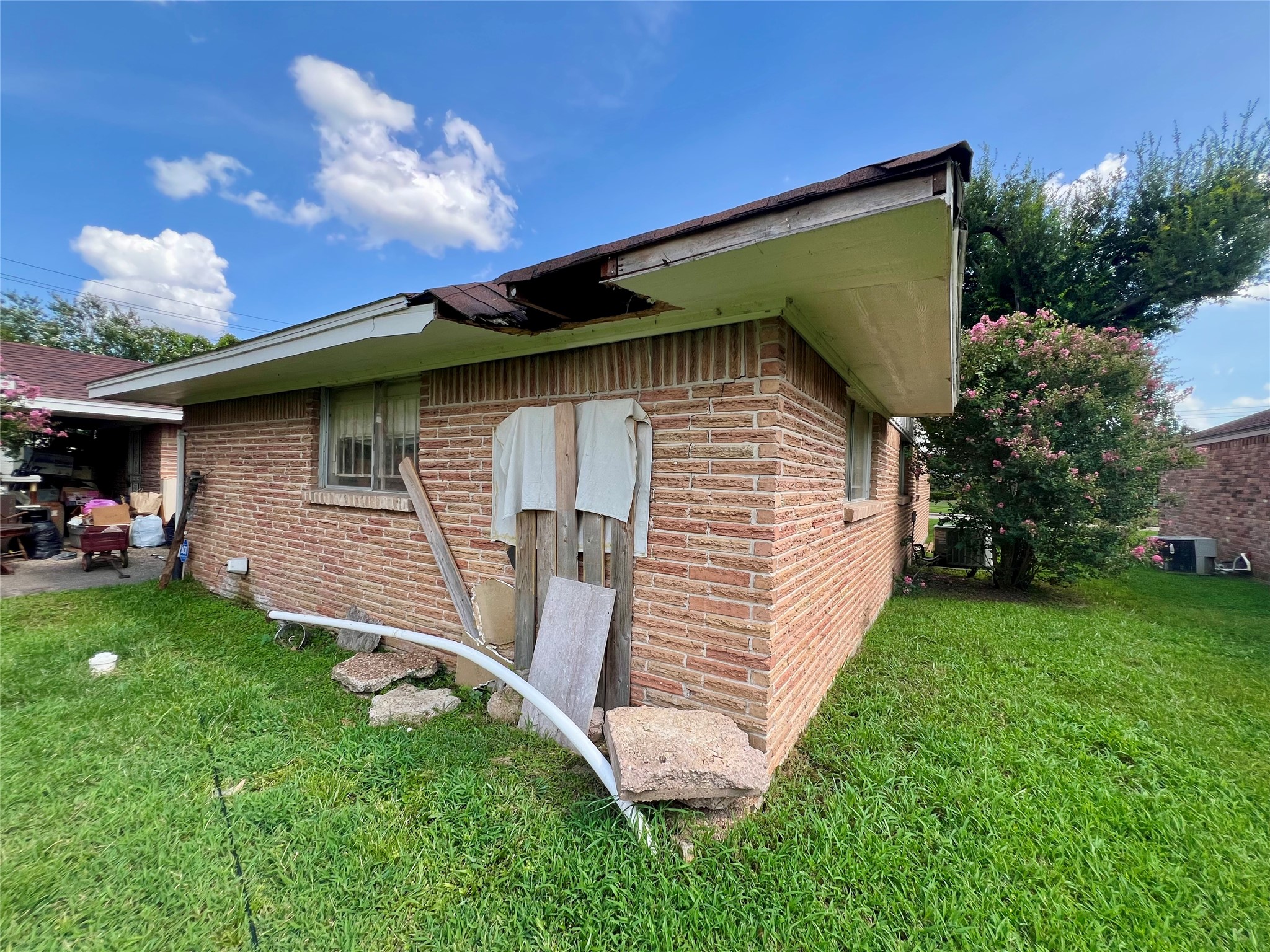 2203 Droxford Drive Property Photo 9