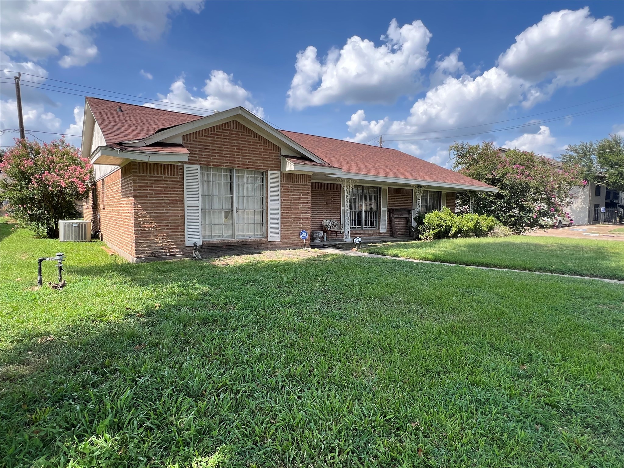 2203 Droxford Drive Property Photo 12