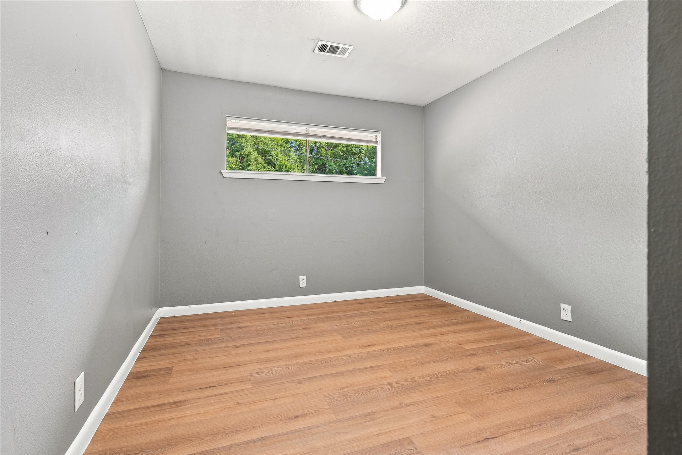 2906 Newcastle Drive Property Photo 8