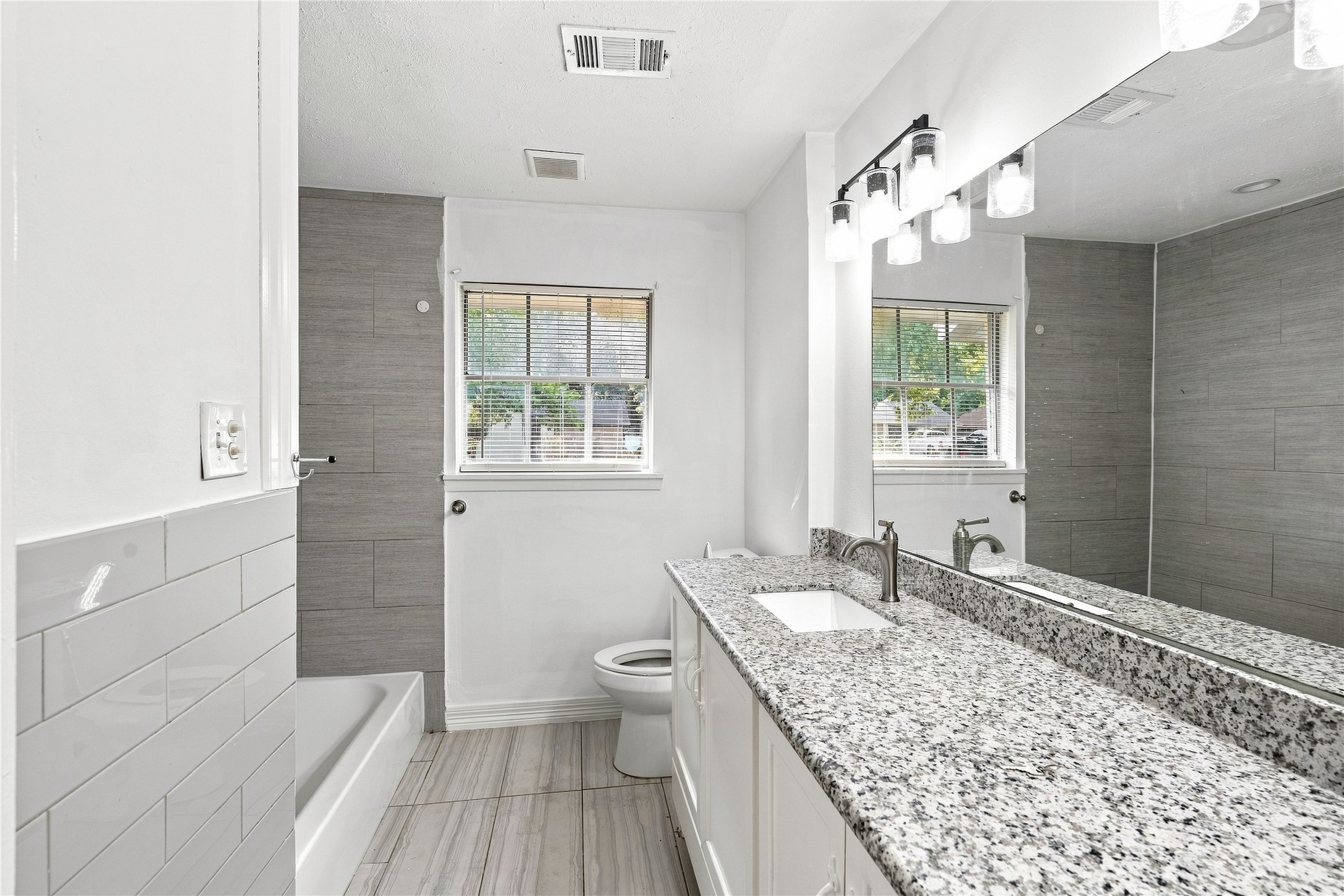 2906 Newcastle Drive Property Photo 10