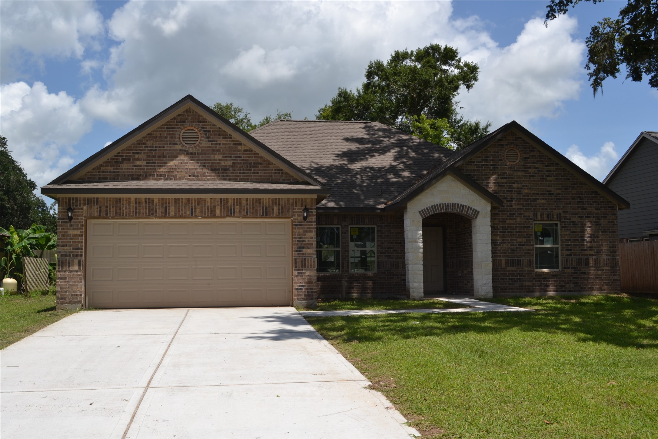 264 S Amherst Drive Property Photo 1