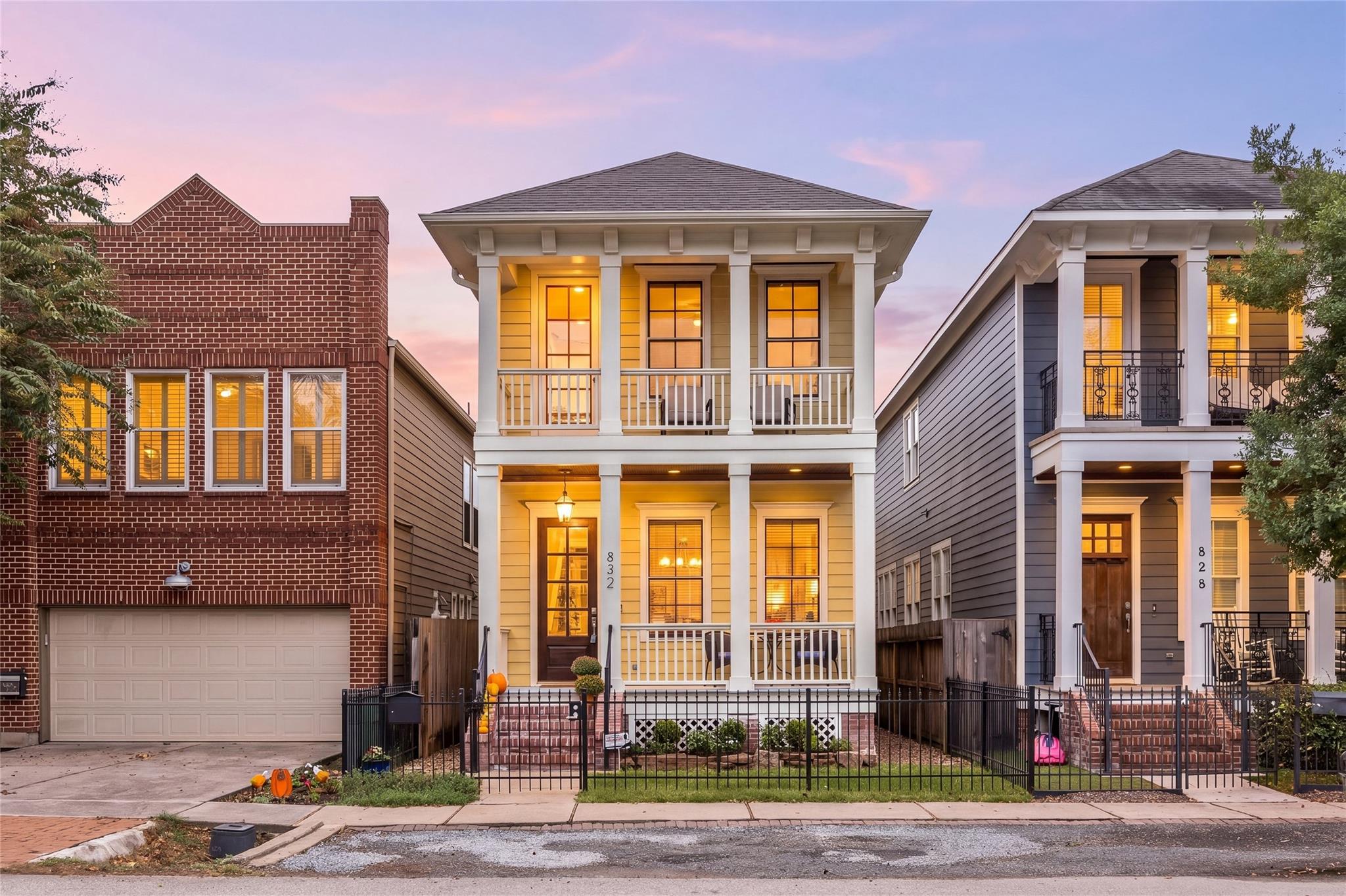 832 Nicholson Street, Houston Tx 77007 Property Photo 1