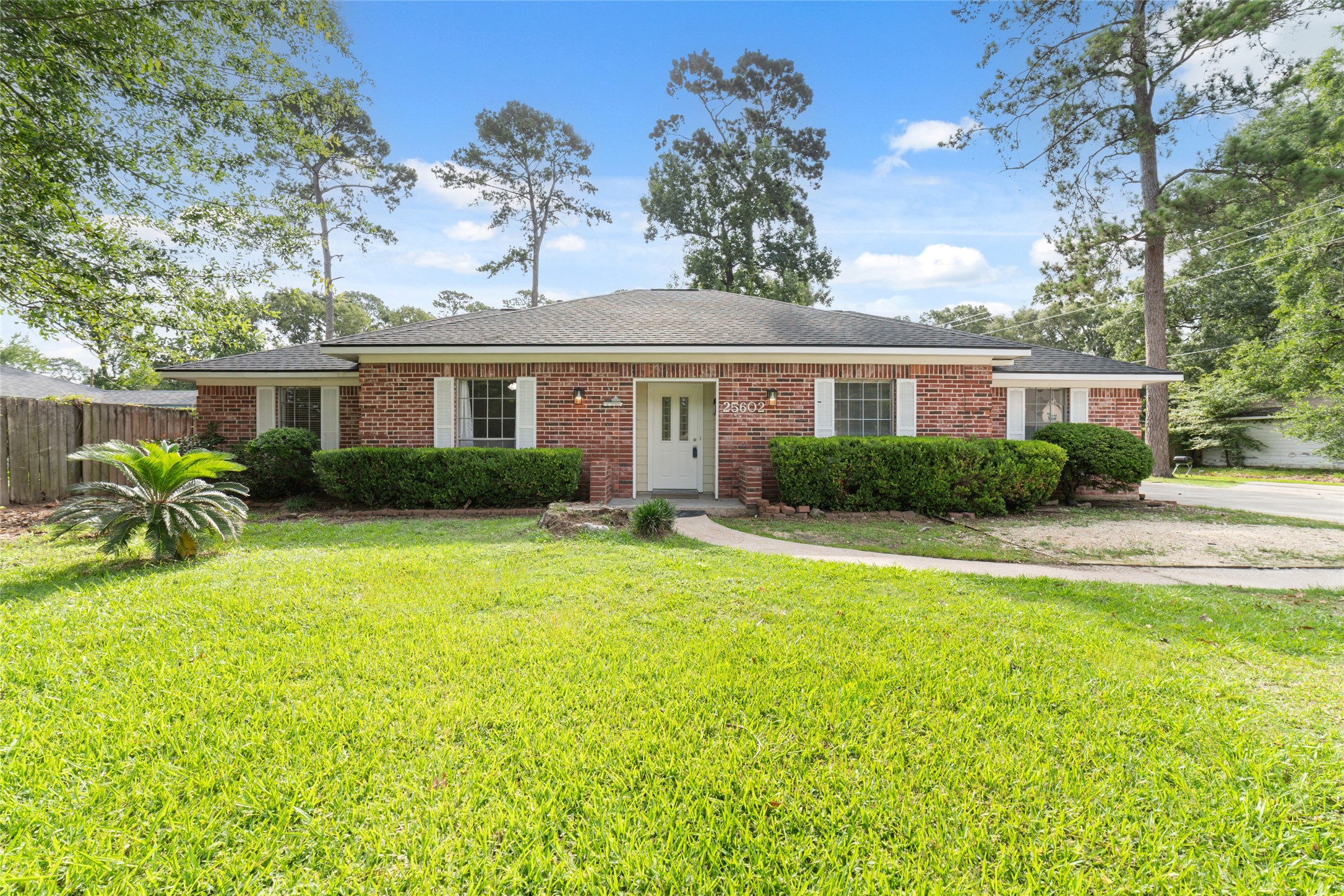 25602 Oakhurst Drive Property Photo 1