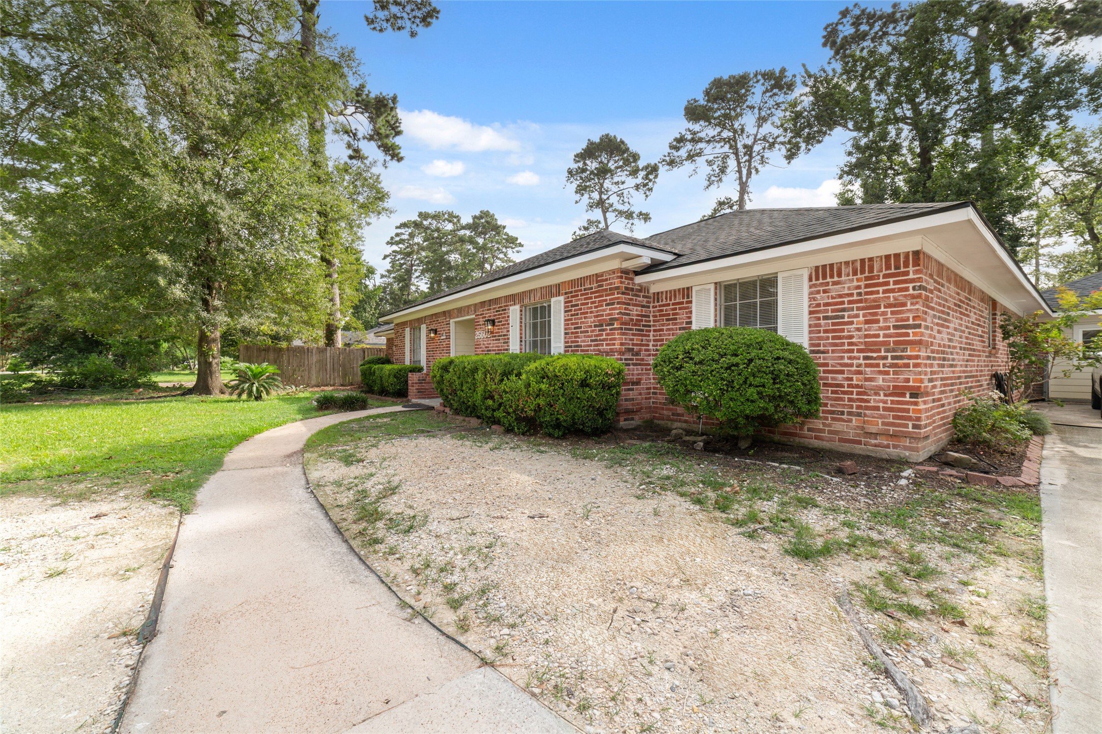 25602 Oakhurst Drive Property Photo 2