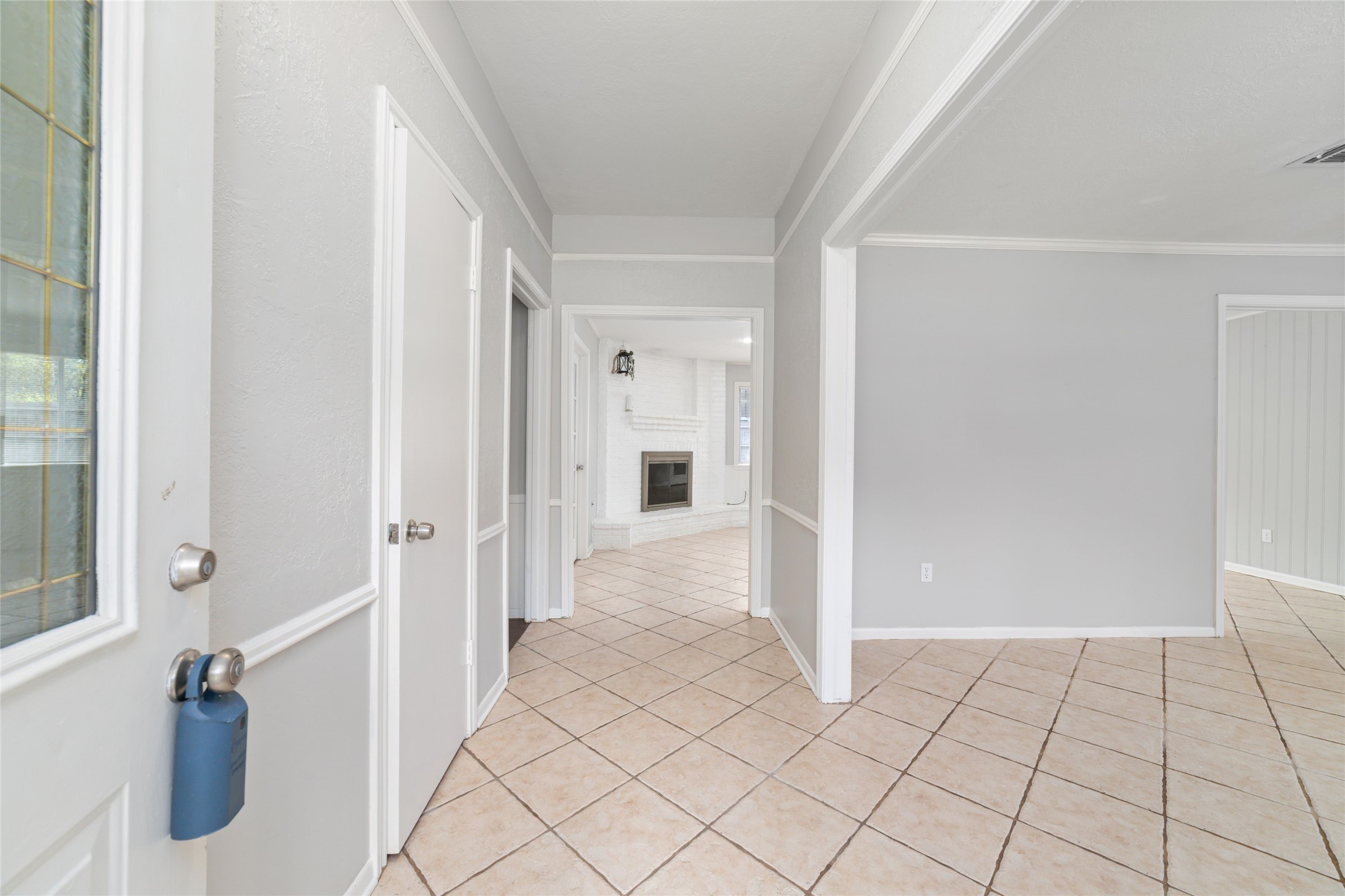 25602 Oakhurst Drive Property Photo 3