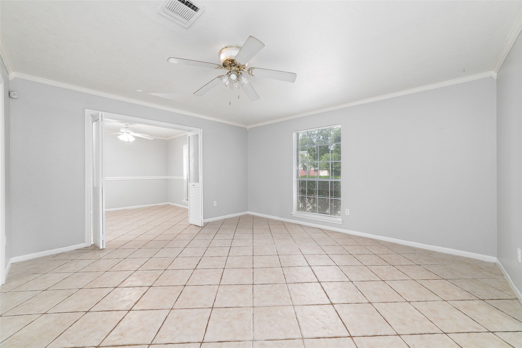 25602 Oakhurst Drive Property Photo 5