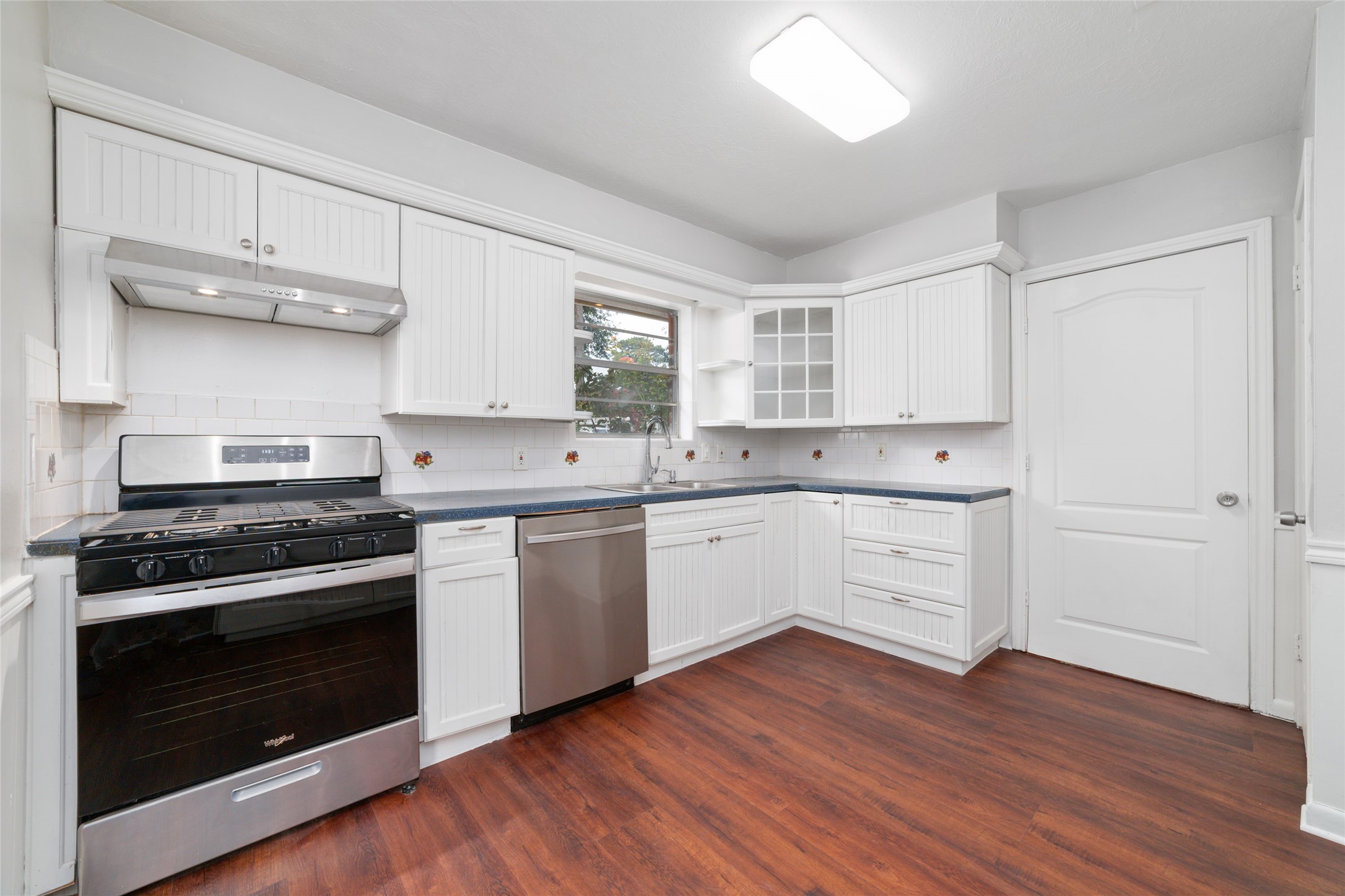 25602 Oakhurst Drive Property Photo 8