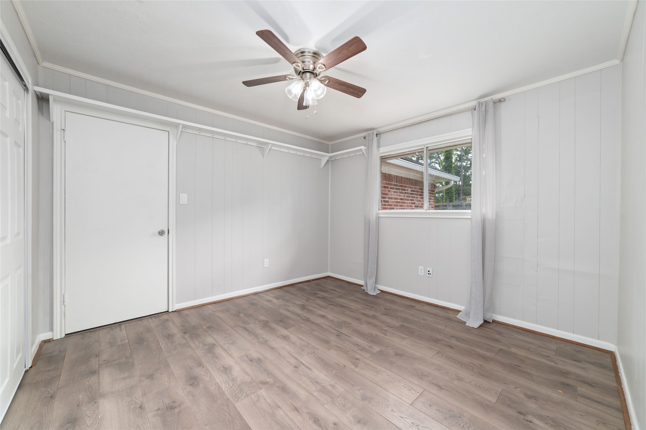 25602 Oakhurst Drive Property Photo 9