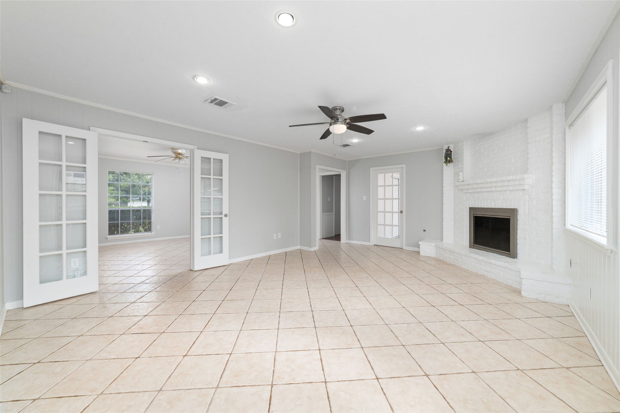 25602 Oakhurst Drive Property Photo 11