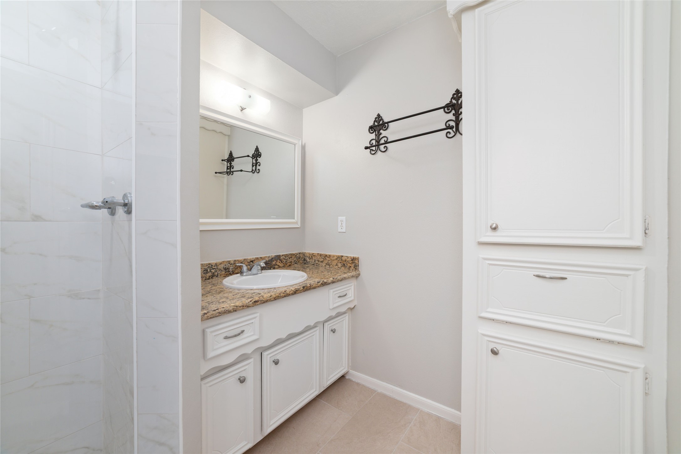 25602 Oakhurst Drive Property Photo 20