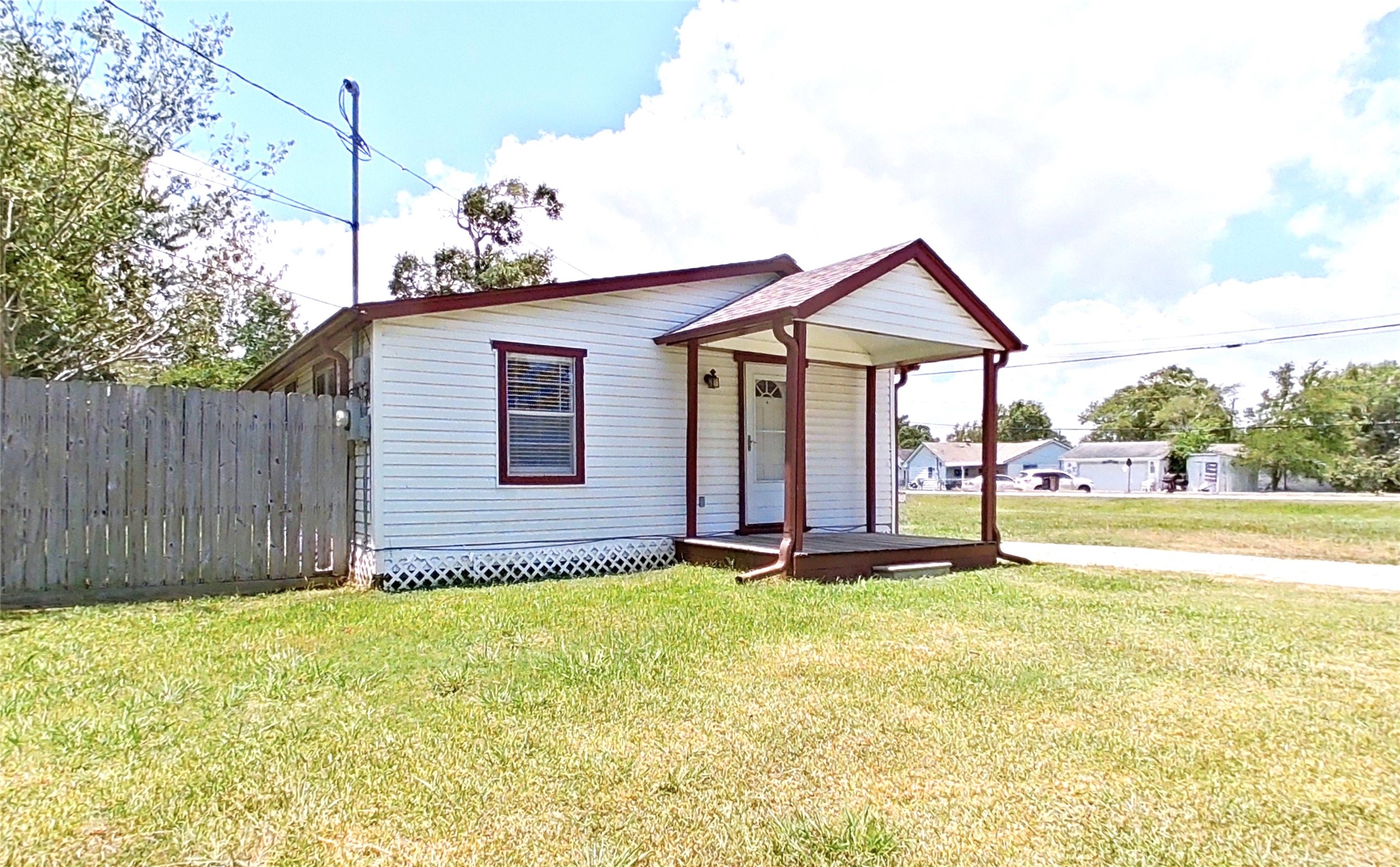 706 S Blackwell Street Property Photo 3
