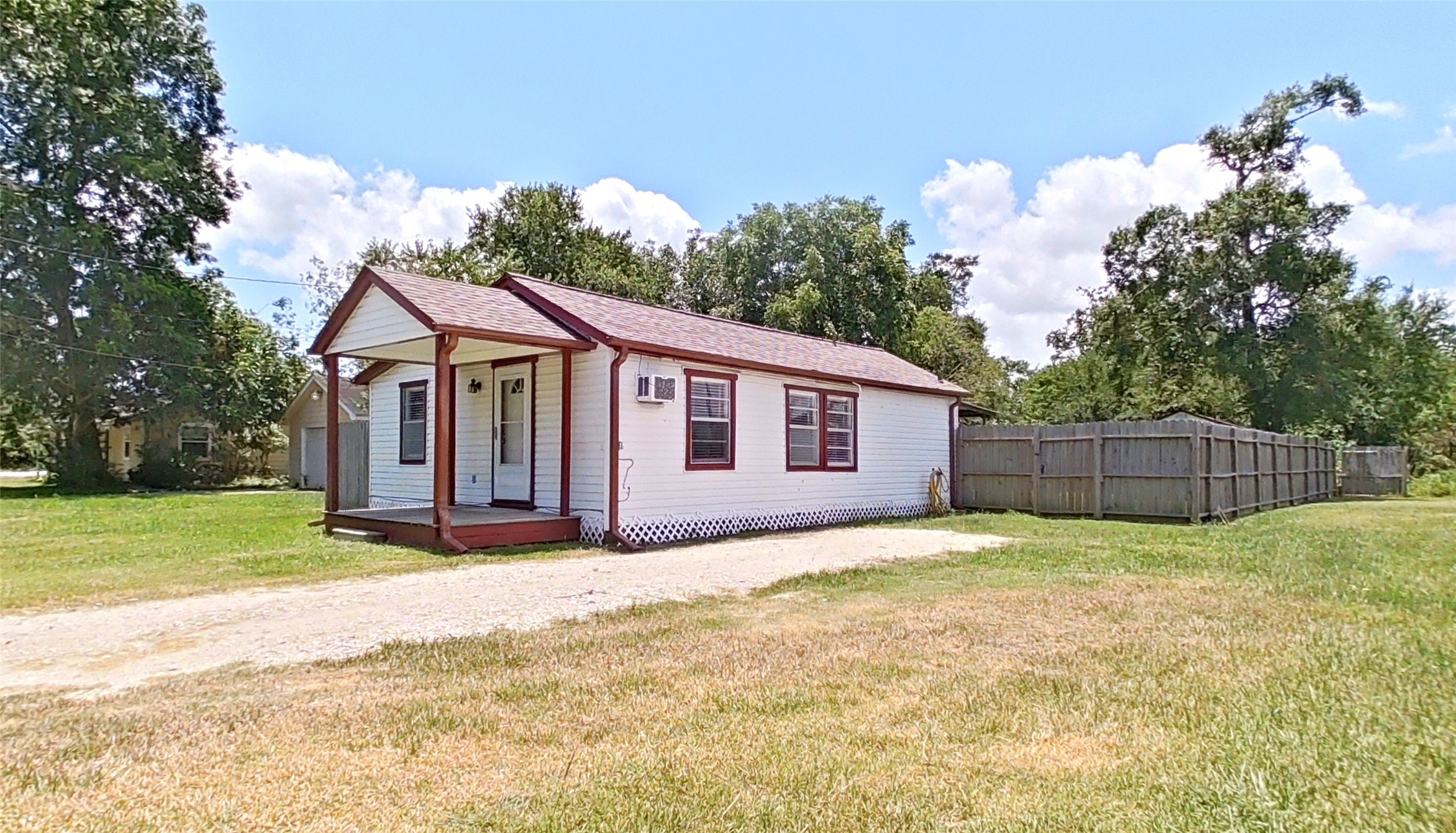 706 S Blackwell Street Property Photo 4