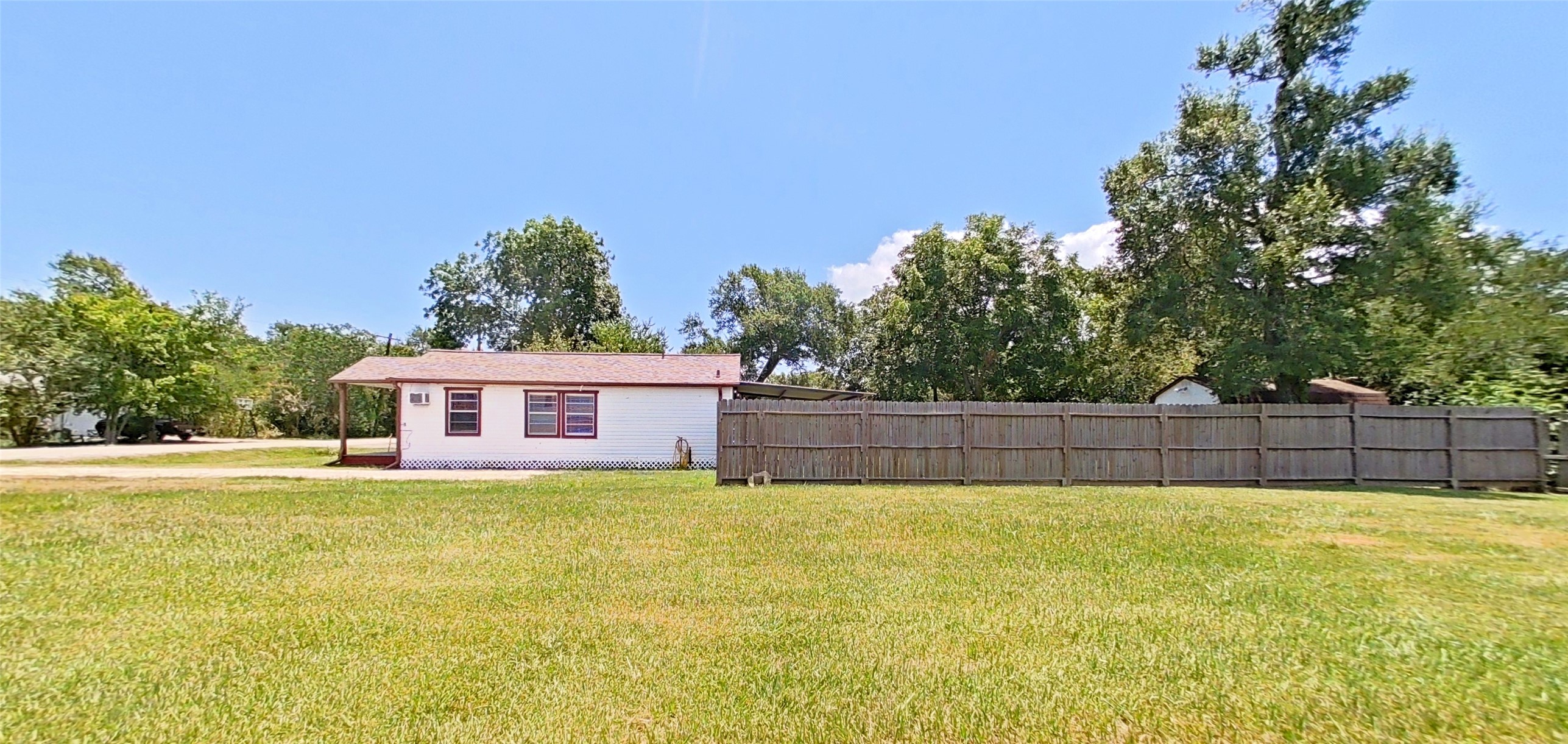 706 S Blackwell Street Property Photo 5