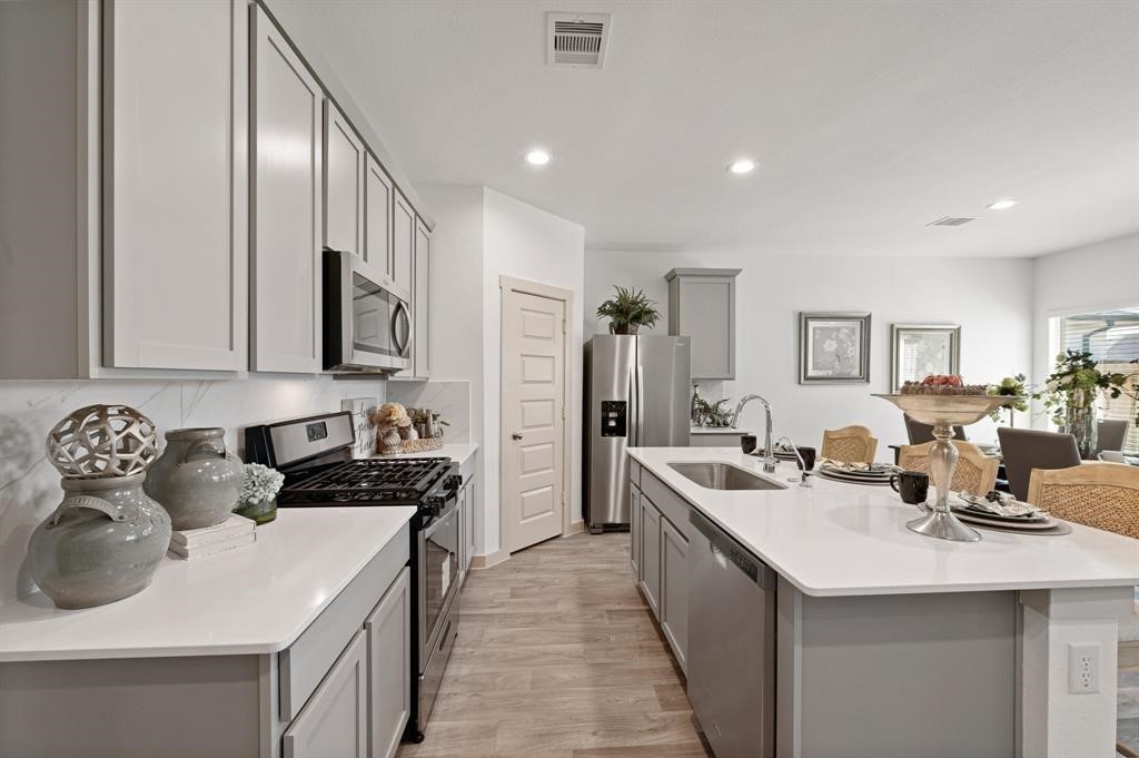 7214 Sunset Creek Drive Property Photo 2