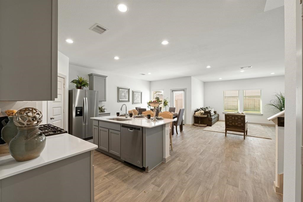 7214 Sunset Creek Drive Property Photo 3