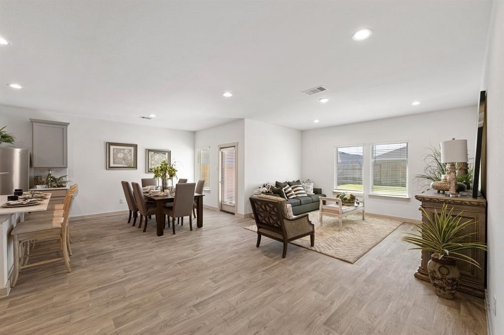 7214 Sunset Creek Drive Property Photo 4