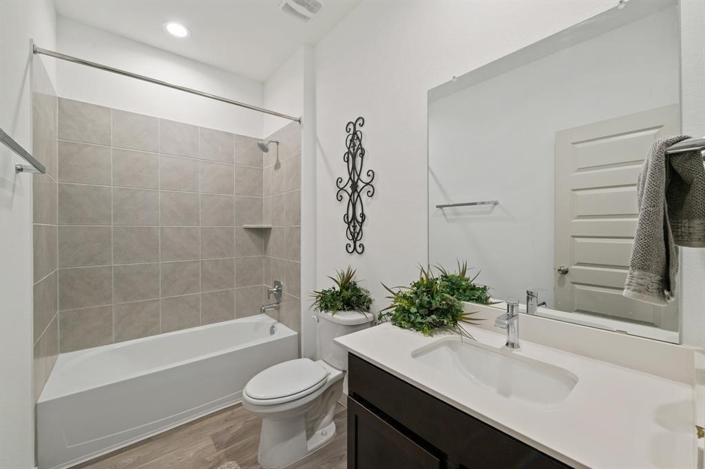 7214 Sunset Creek Drive Property Photo 12