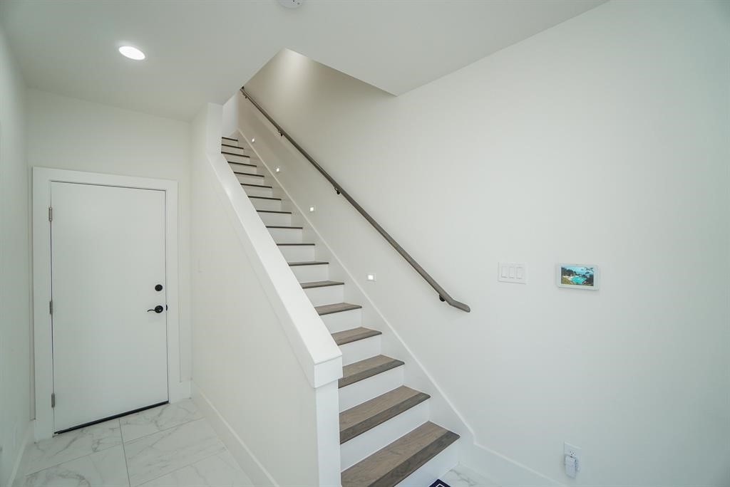 2409 Anita Street Property Photo 3