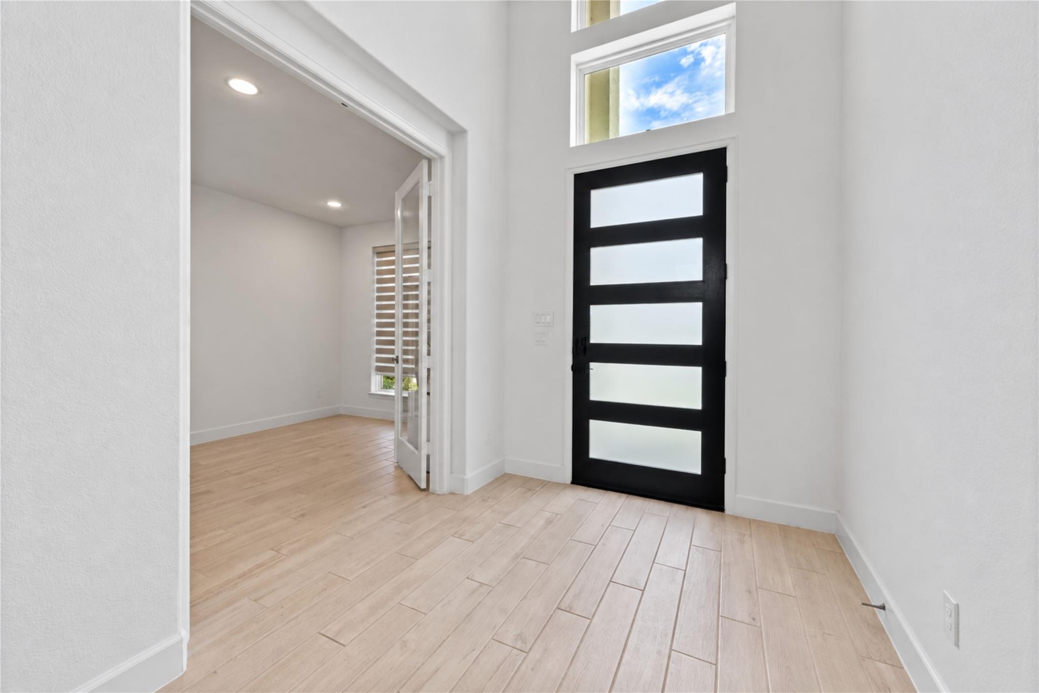 1902 Longcroft Lane Property Photo 3