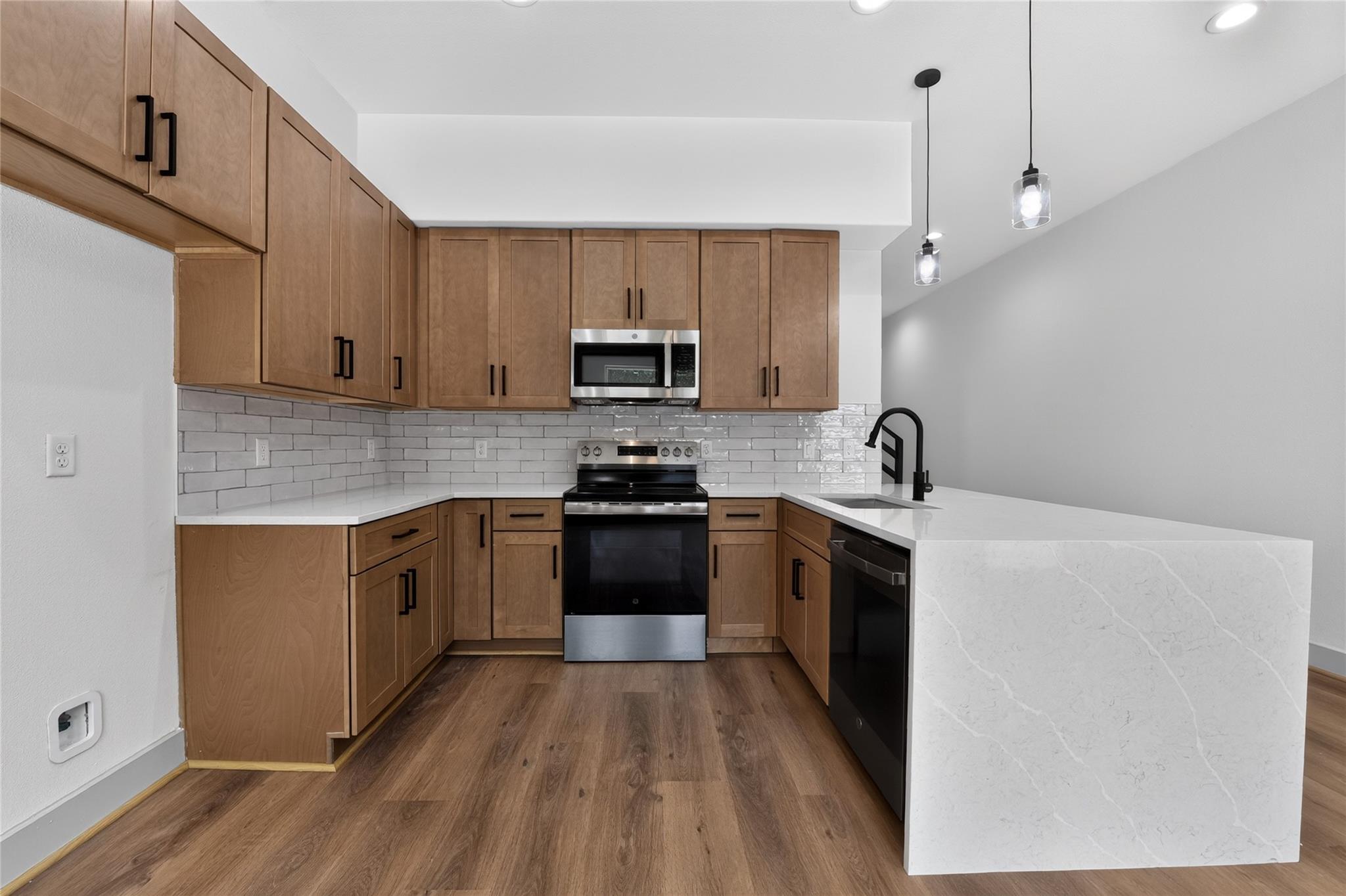6815 Stearns Street Property Photo 12