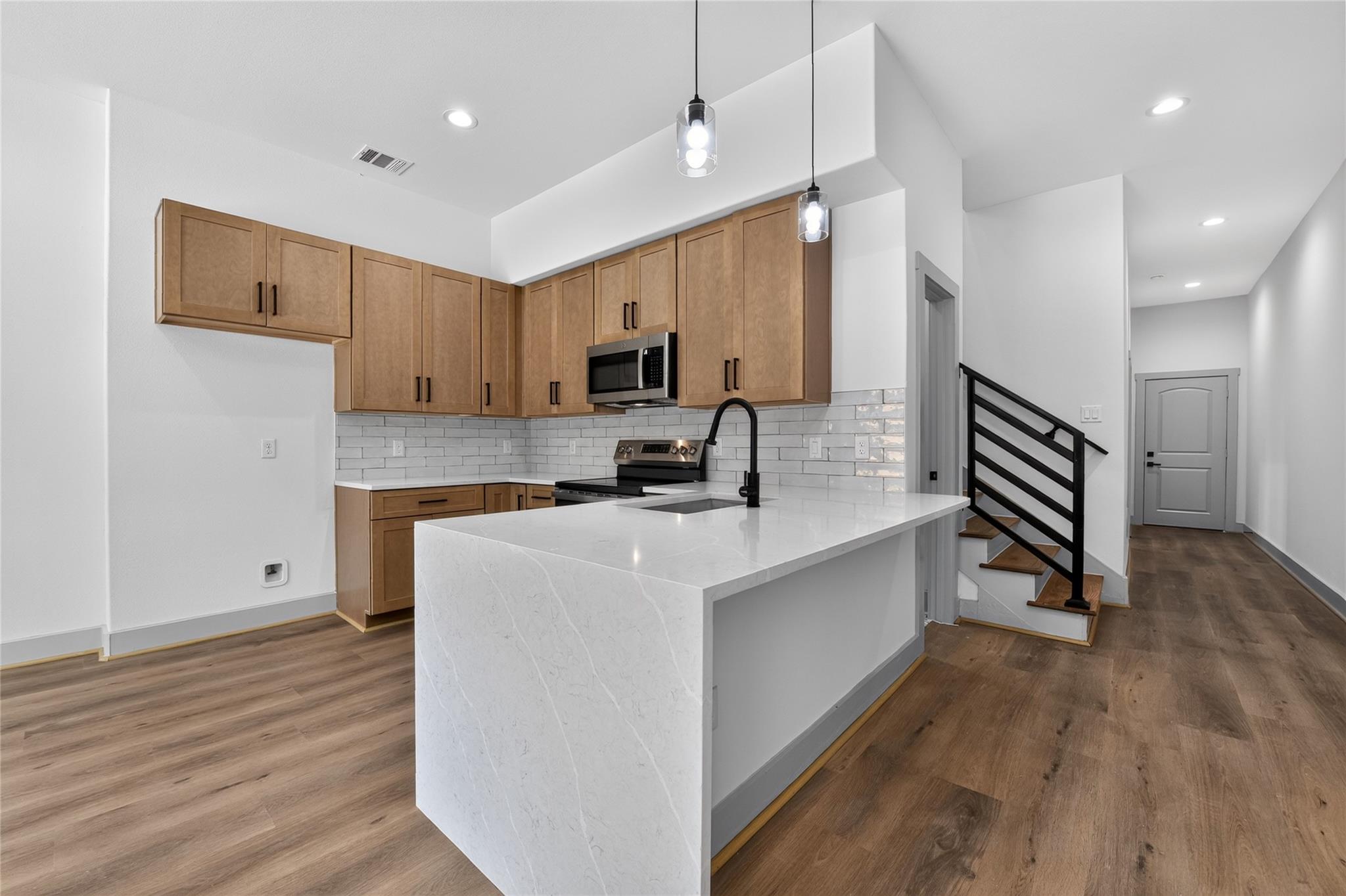 6815 Stearns Street Property Photo 14